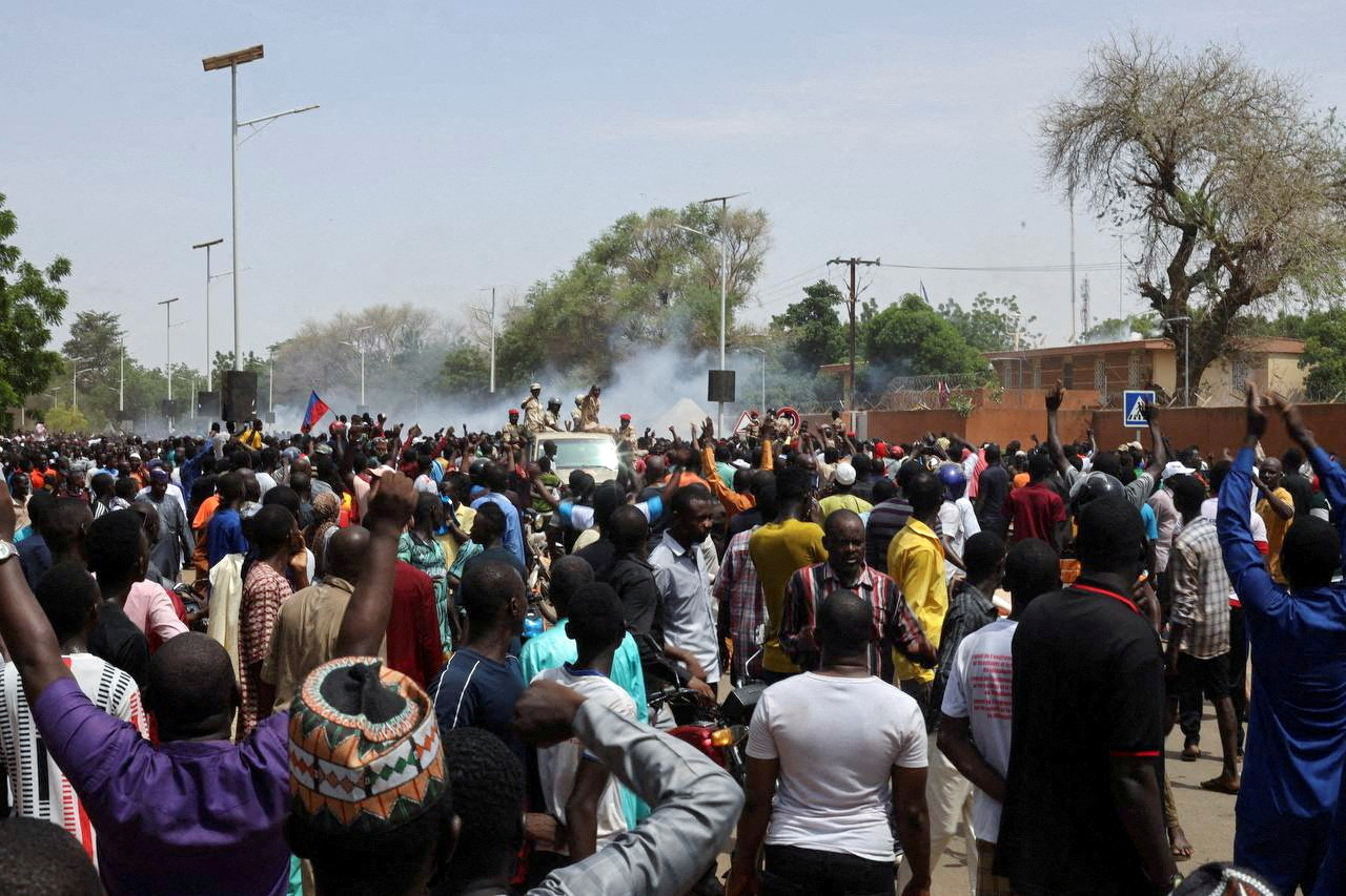 Niger : Paris appuie « avec fermeté » les efforts de la Cedeao pour faire échouer le putsch