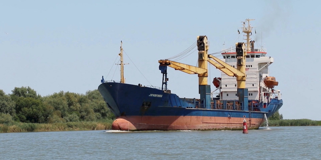 Moscou ordonne des tirs de sommation sur un cargo se dirigeant vers un port ukrainien