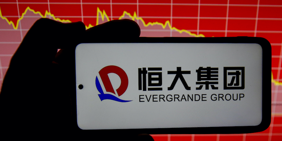 Chine: le géant immobilier Evergrande réduit ses pertes semestrielles et revient en Bourse
