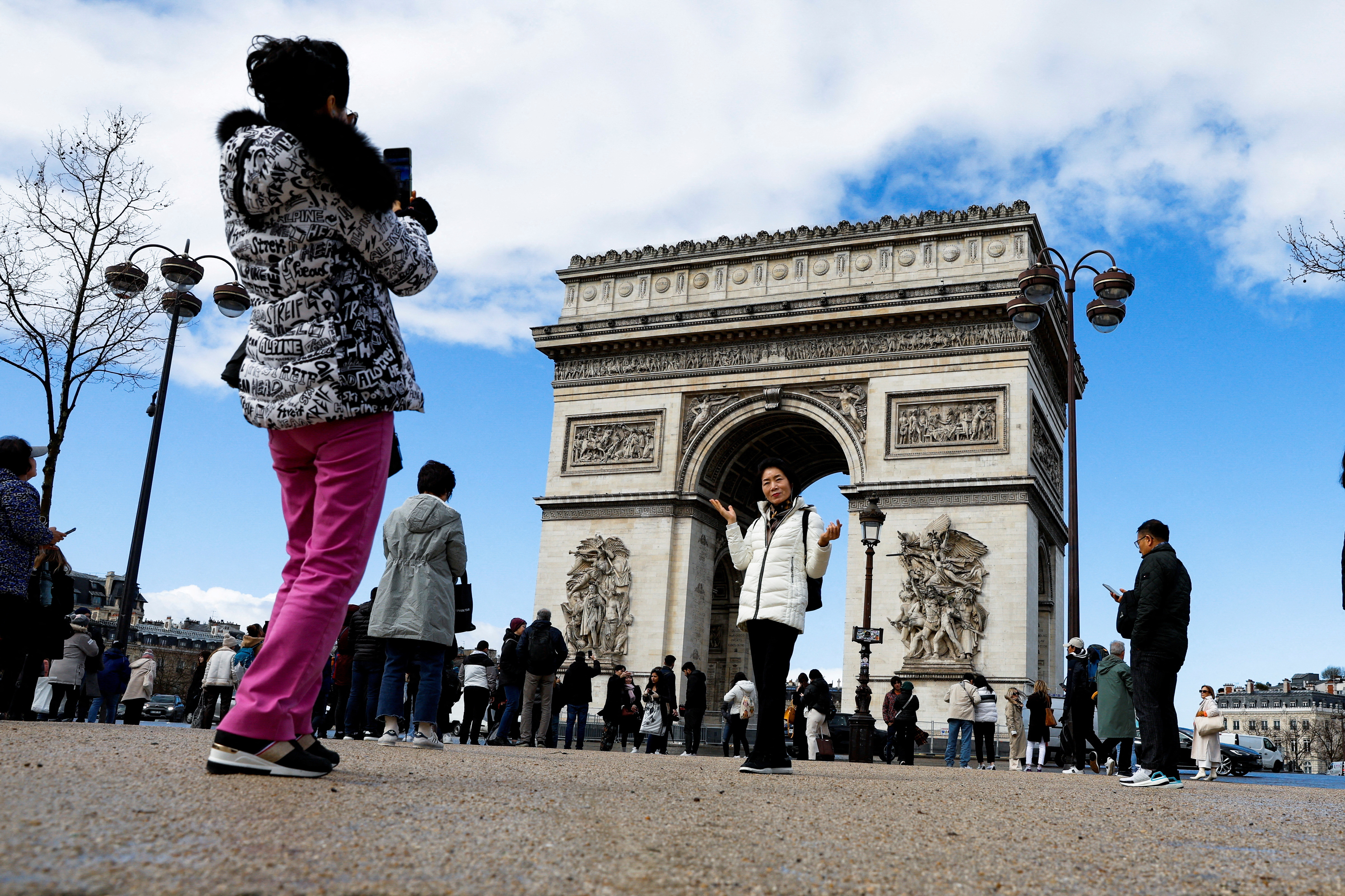 Tourisme : la France cherche à convaincre les touristes chinois de revenir