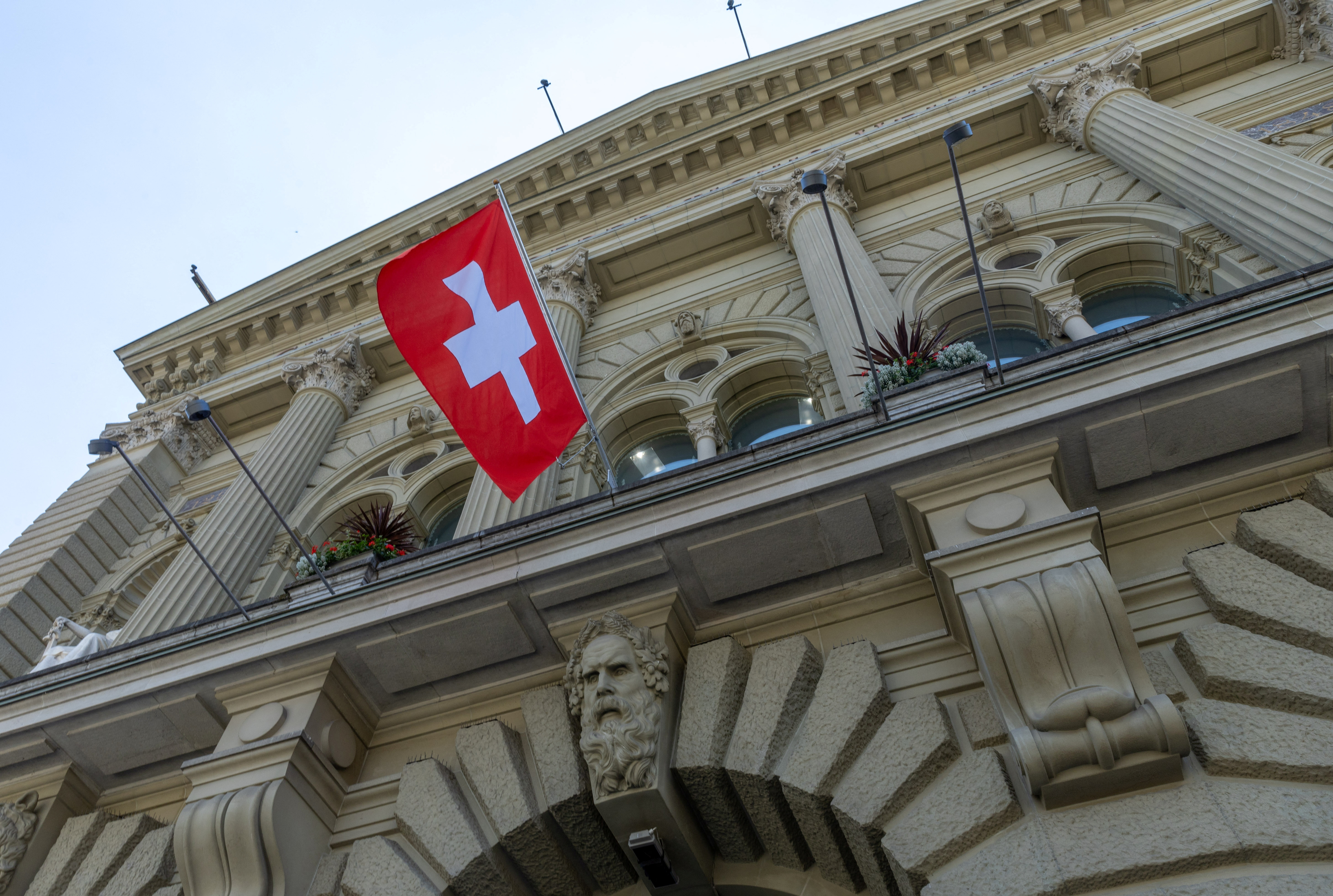 La Banque nationale suisse ouvre le bal des baisses de taux directeurs