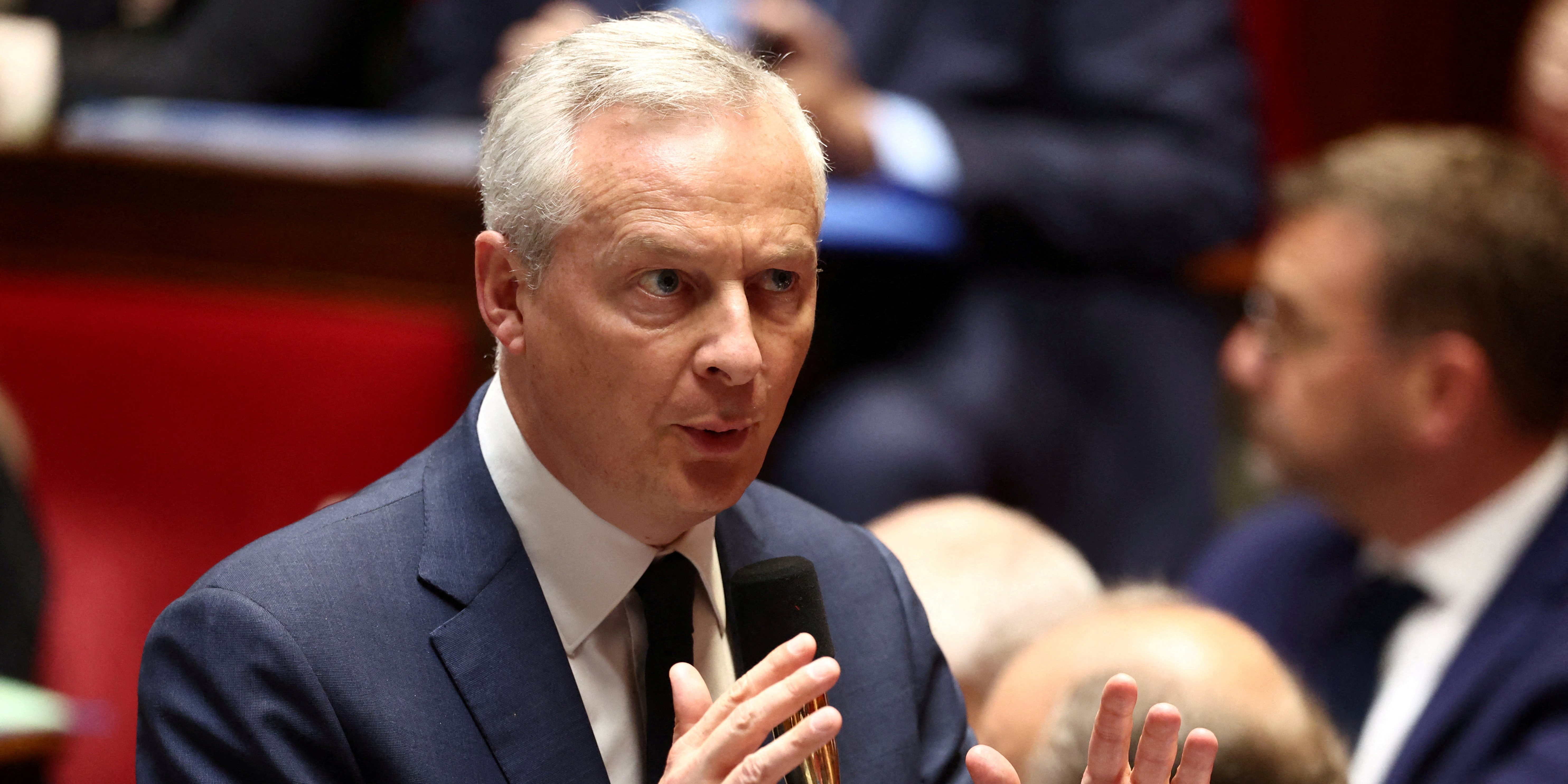Baisses d'impôts : Bruno Le Maire évoque 2025 au plus tôt