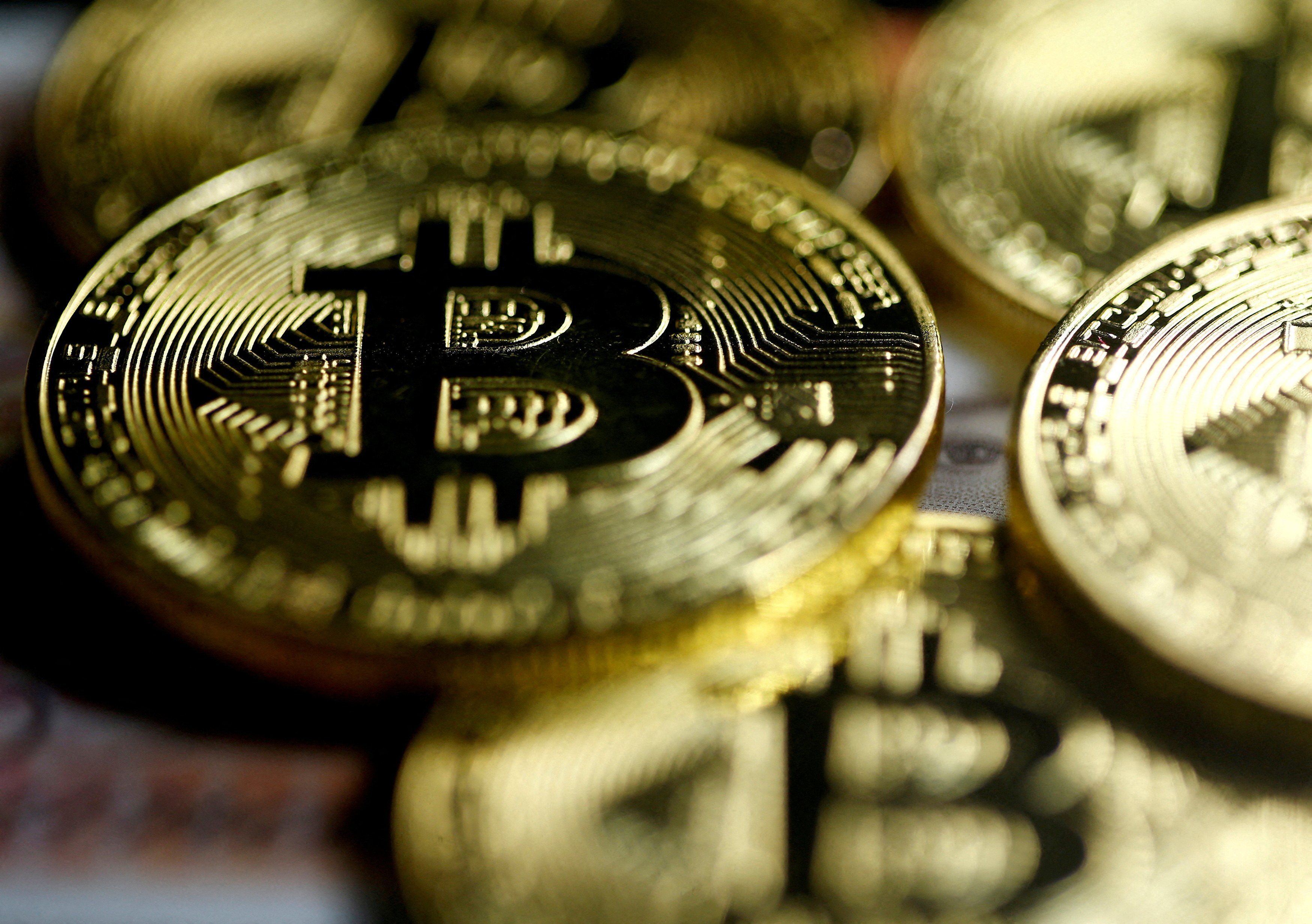 Le bitcoin inscrit un nouveau record, au-delà des 70.000 dollars