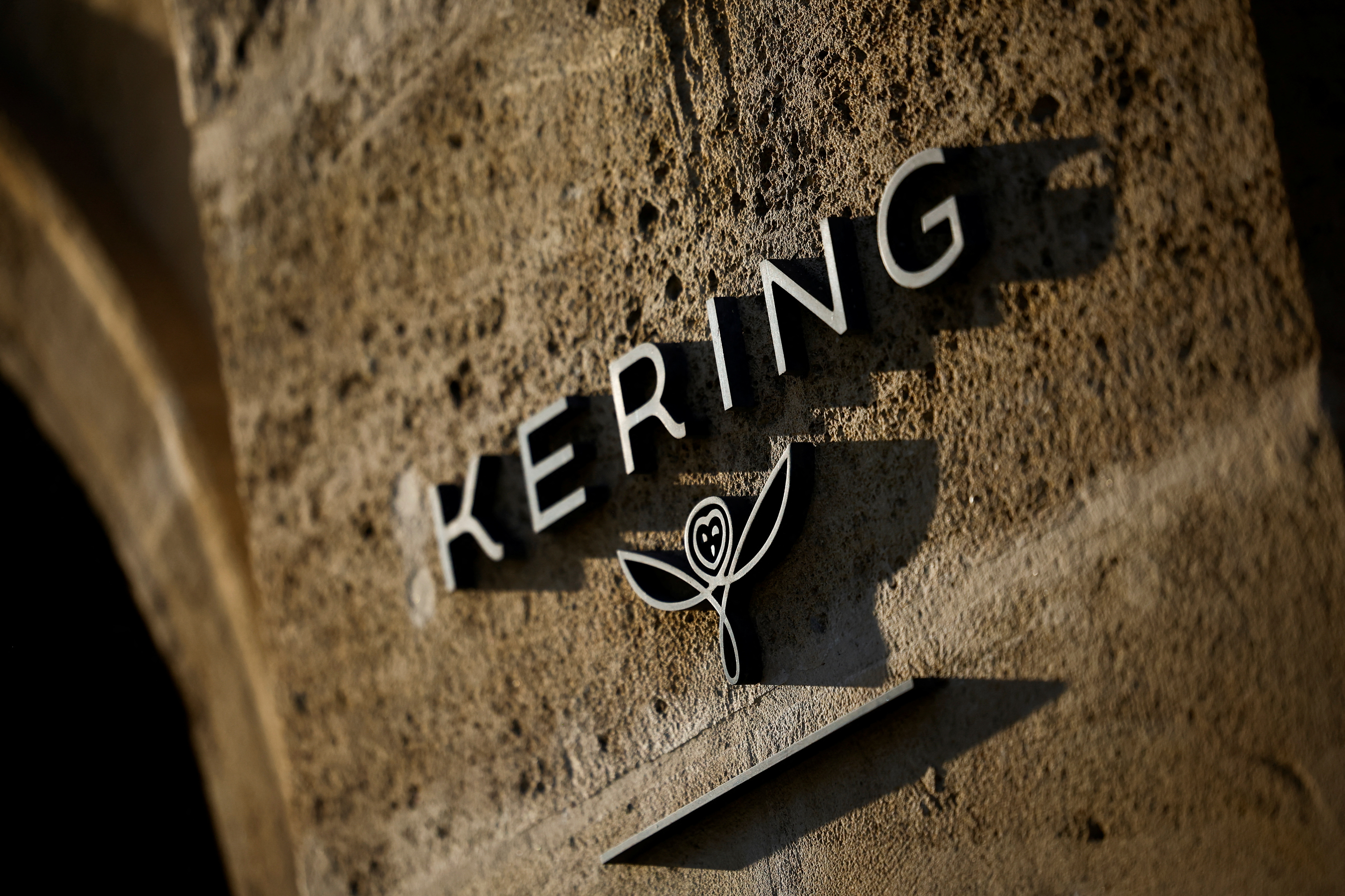 Luxe : les ventes de Kering chutent fortement quand celles de ses rivaux (LVMH, Hermès, L'Oréal) ralentissent