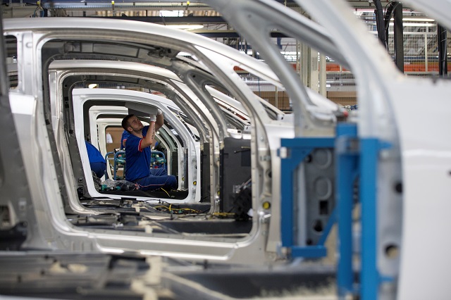 La production industrielle repart à la baisse, signe d'un « un affaiblissement de l'économie française »