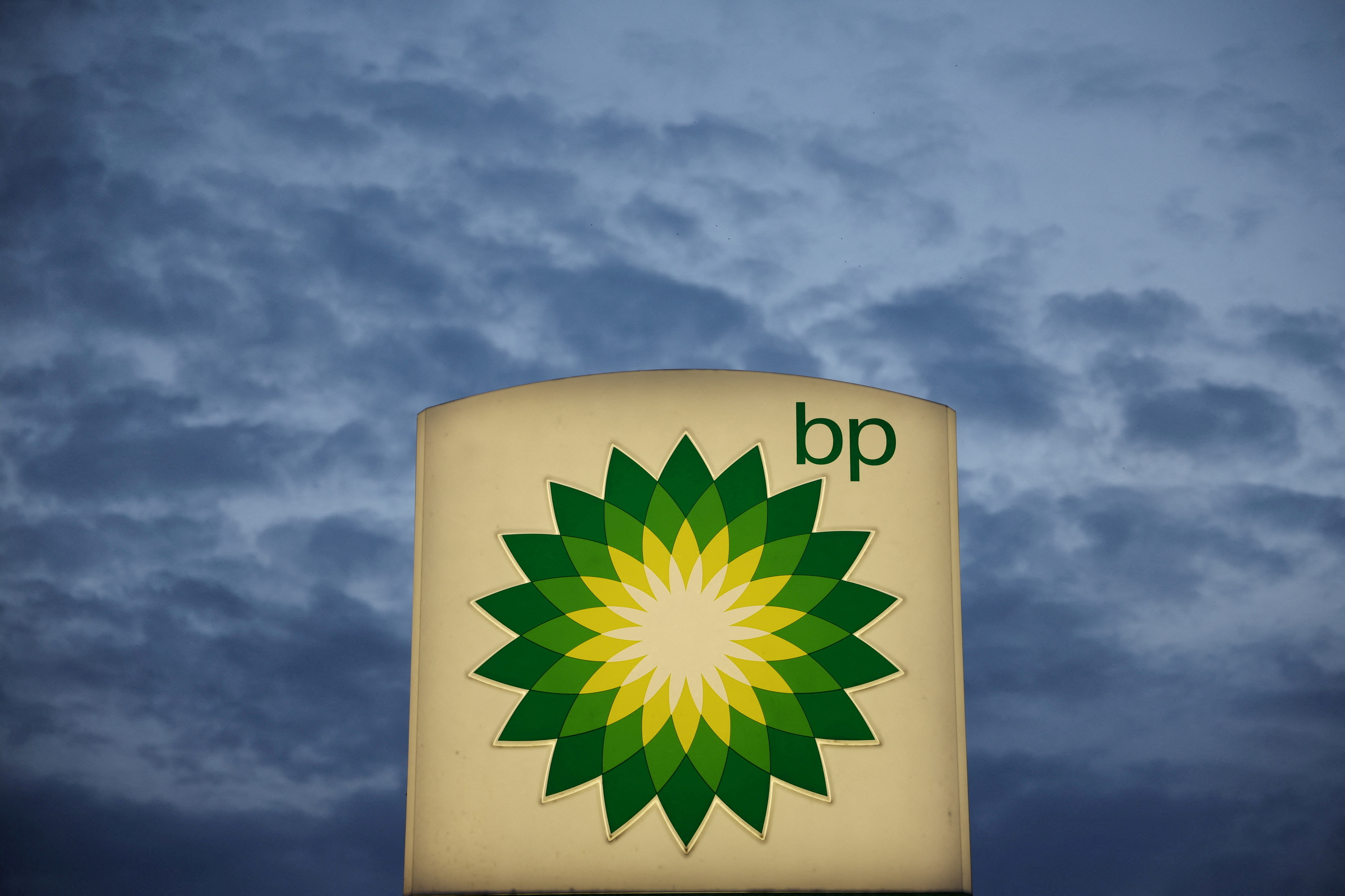 BP enregistre un bénéfice net de 4,9 milliards de dollars et annonce un programme de rachat d'actions