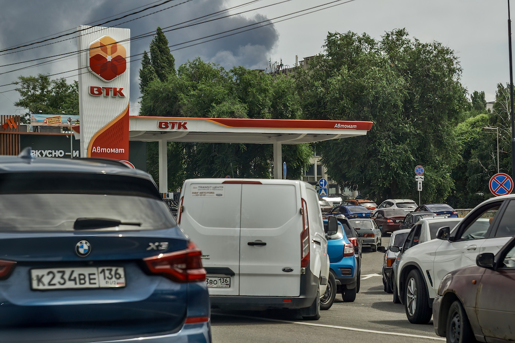 Après deux mois de blocage, la Russie lève l'interdiction sur les exportations d'essence