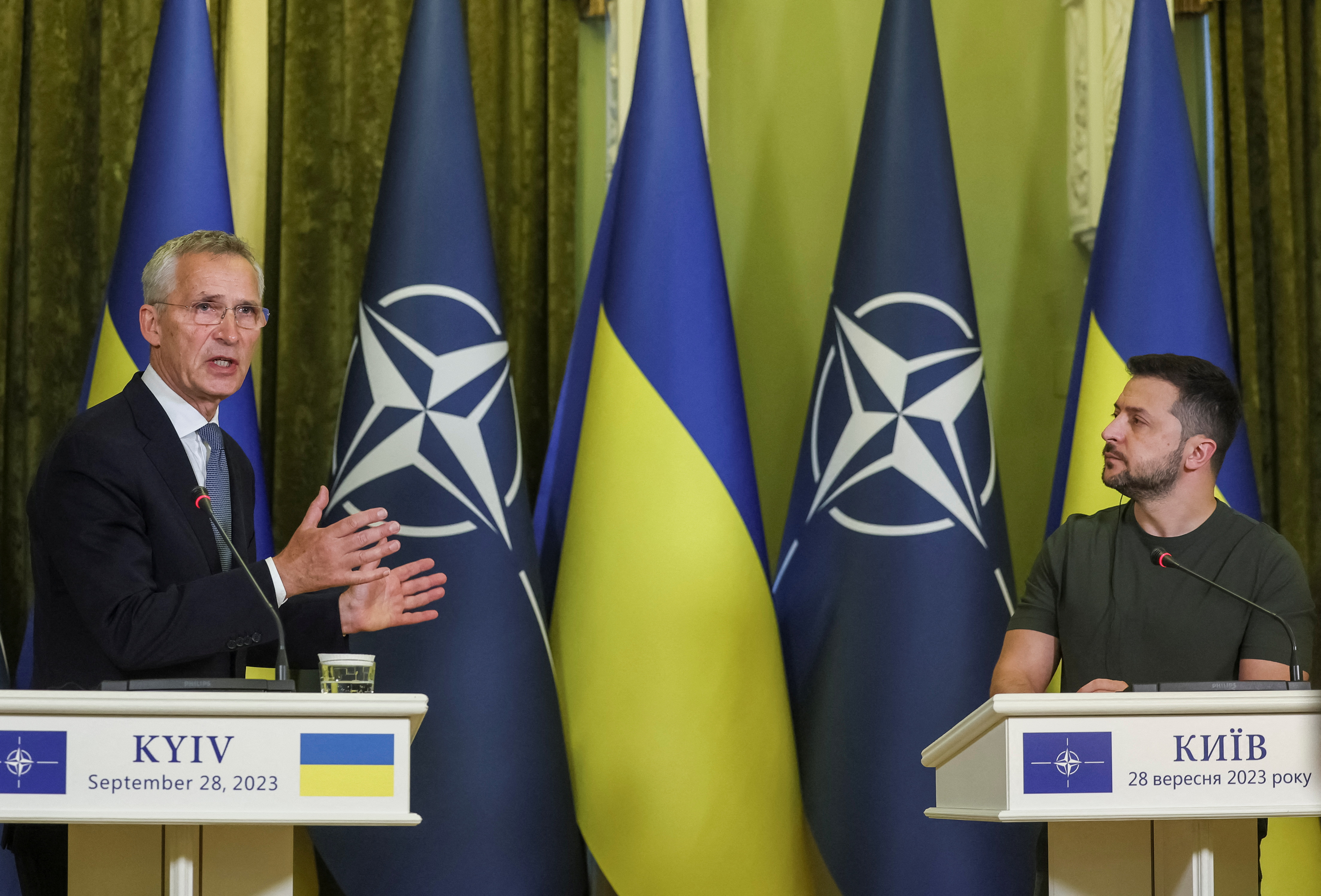 Ukraine : le chef de l'Otan presse les Etats-Unis de livrer « ce qu'ils ont promis », alors qu'Avdiïvka tombe aux mains des Russes