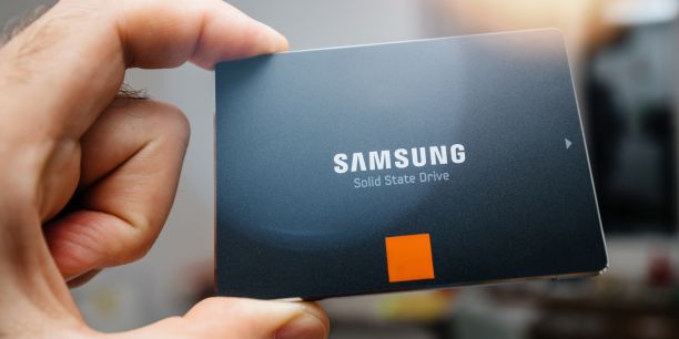 Ce SSD externe Samsung léger et facile à transporter est idéal