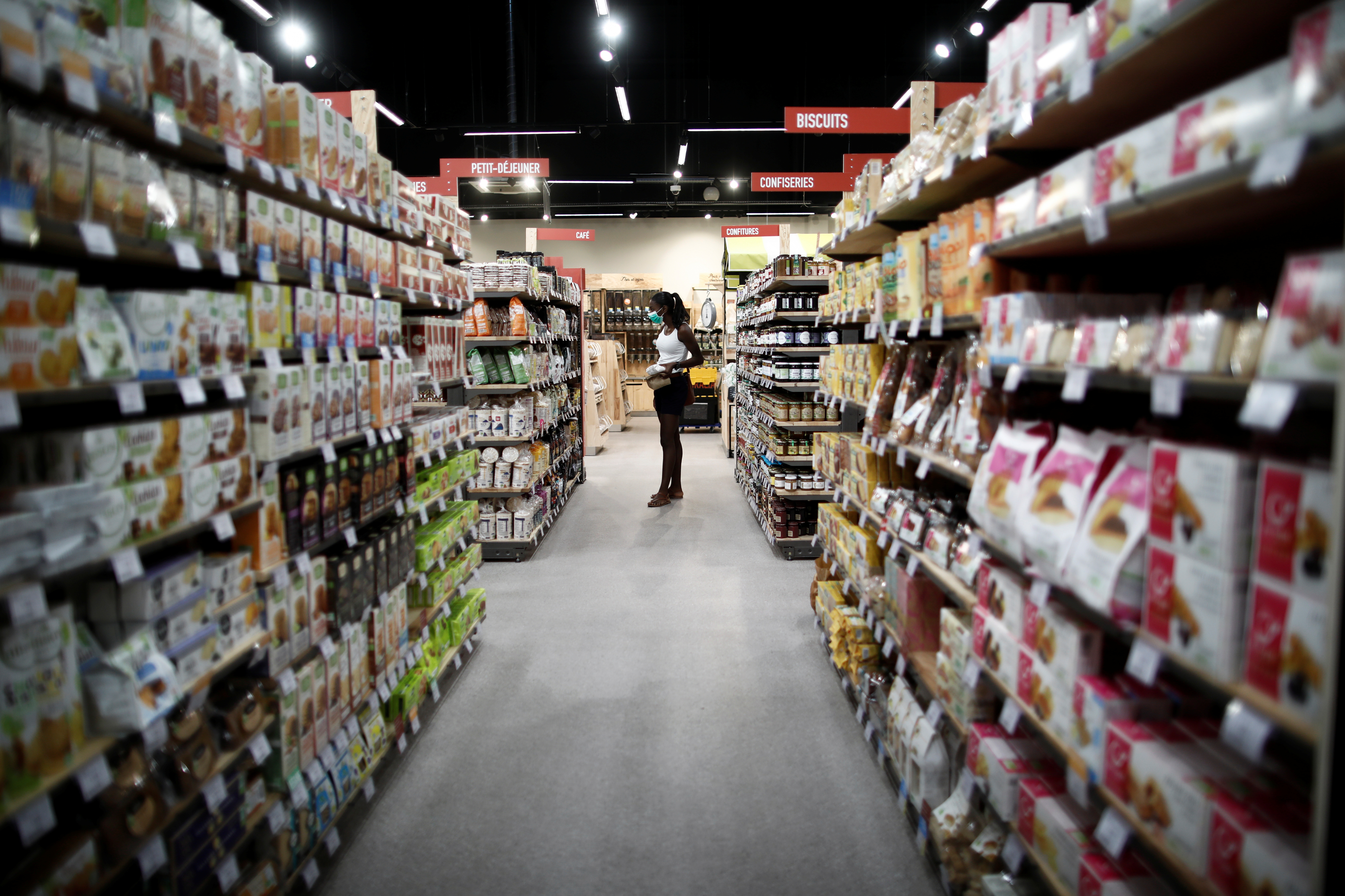 Casino : Auchan et Intermarché en « négociations exclusives » pour racheter « la totalité des magasins mis en vente »