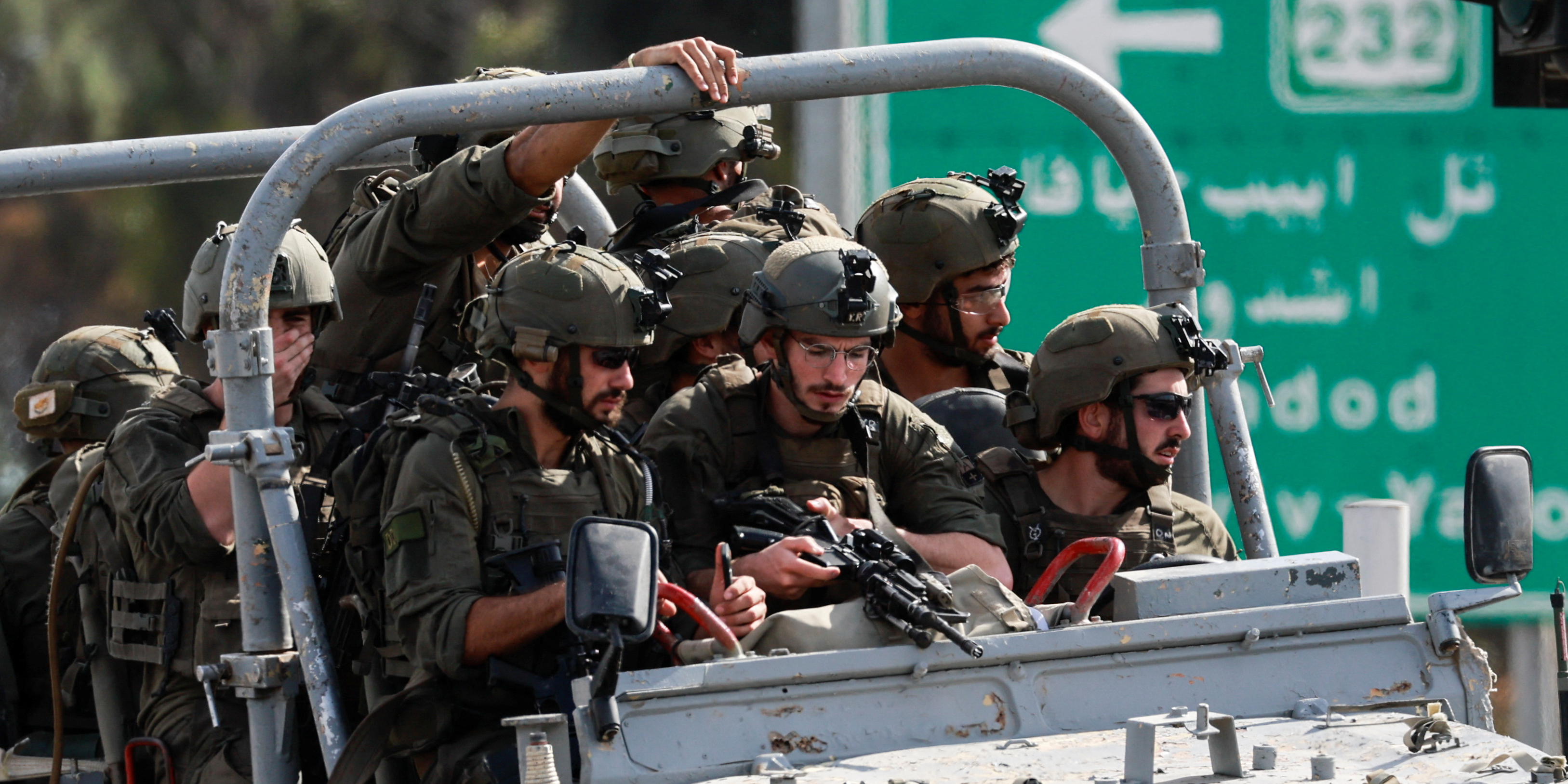 Israël: les États-Unis livrent des premières munitions et renforcent leur présence militaire