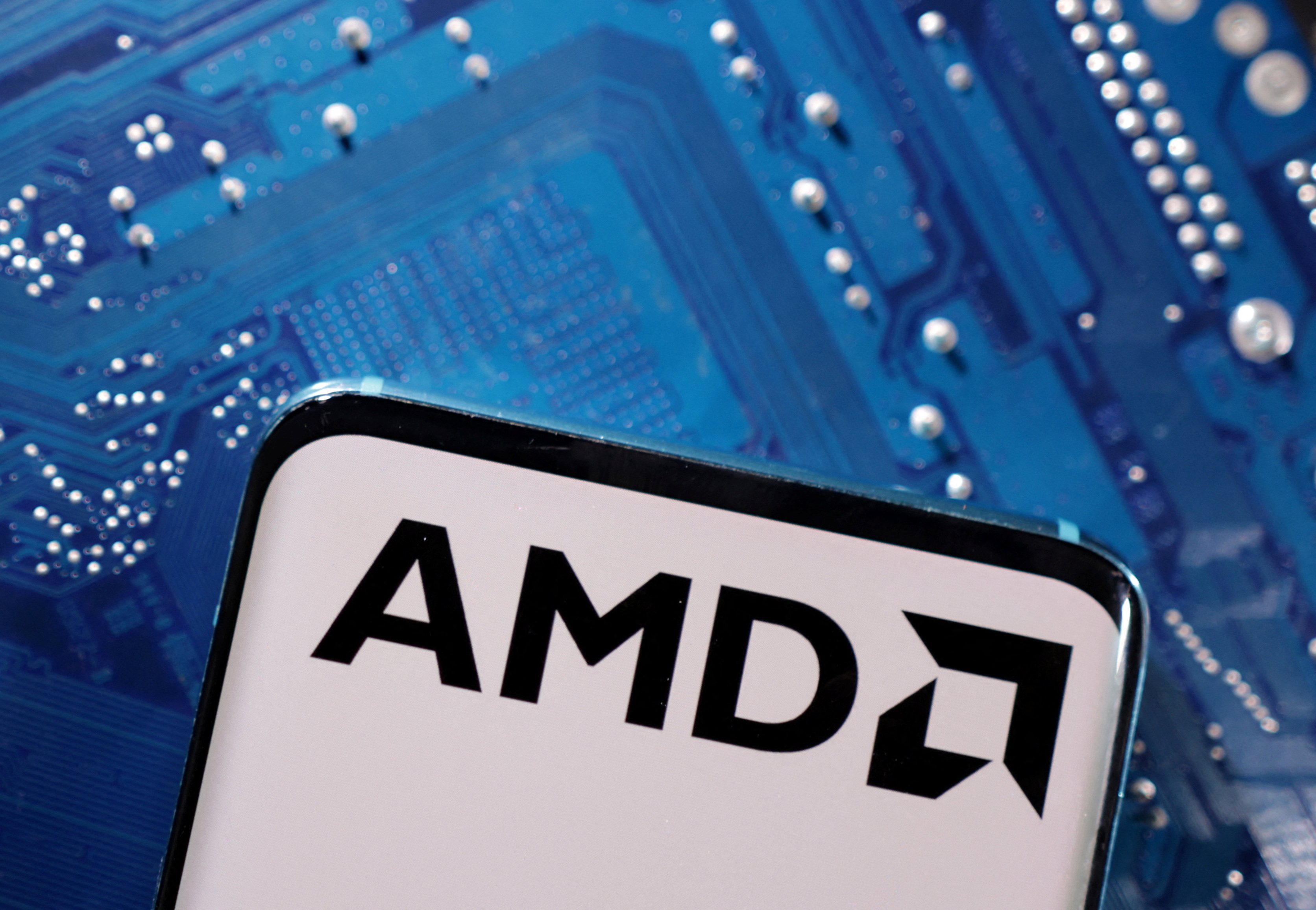 Semi-conducteurs : AMD veut challenger Nvidia avec ses nouvelles puces dédiées à l'intelligence artificielle