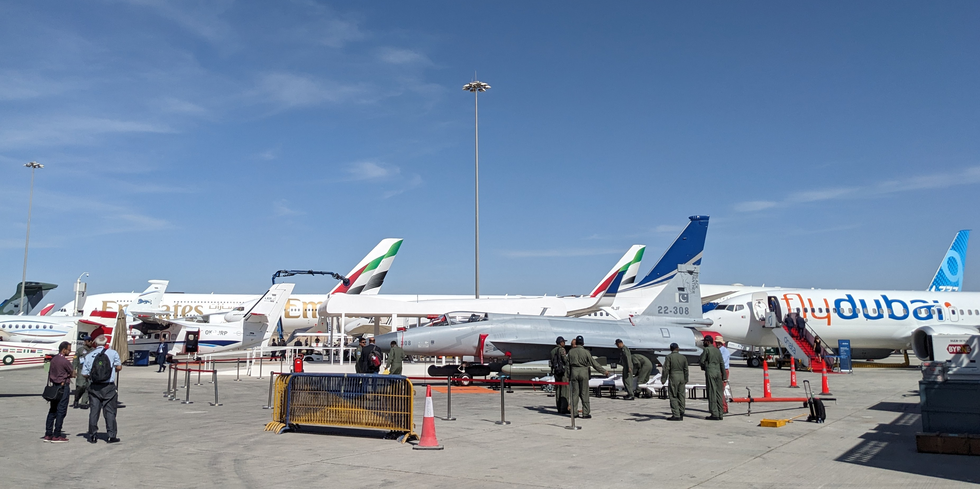 Emirates, Flydubai, SunExpress... Boeing frappe fort face à Airbus au Dubai Airshow
