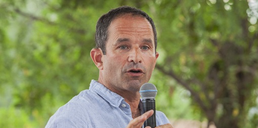 « La loi immigration votée au Sénat est une aberration politique et juridique » (Benoît Hamon, Singa)