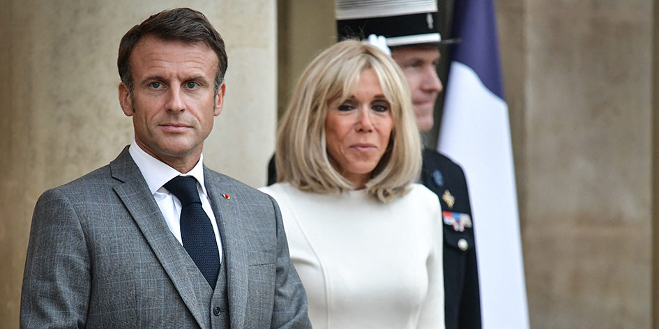 Le président Macron s'invite au salon littéraire de son épouse