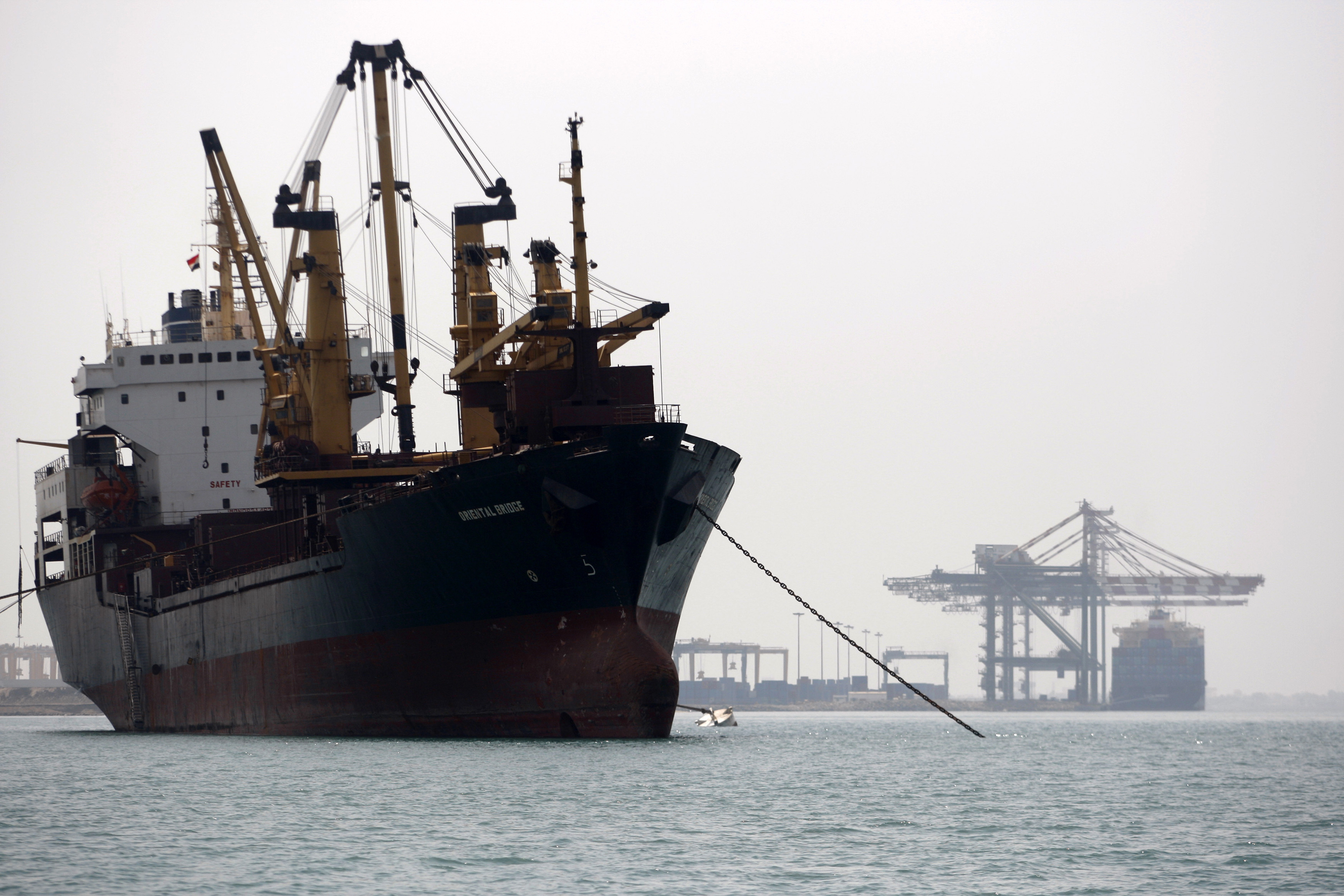 Tensions en mer Rouge : une explosion intervient proche d'un navire au large des côtes du Yémen