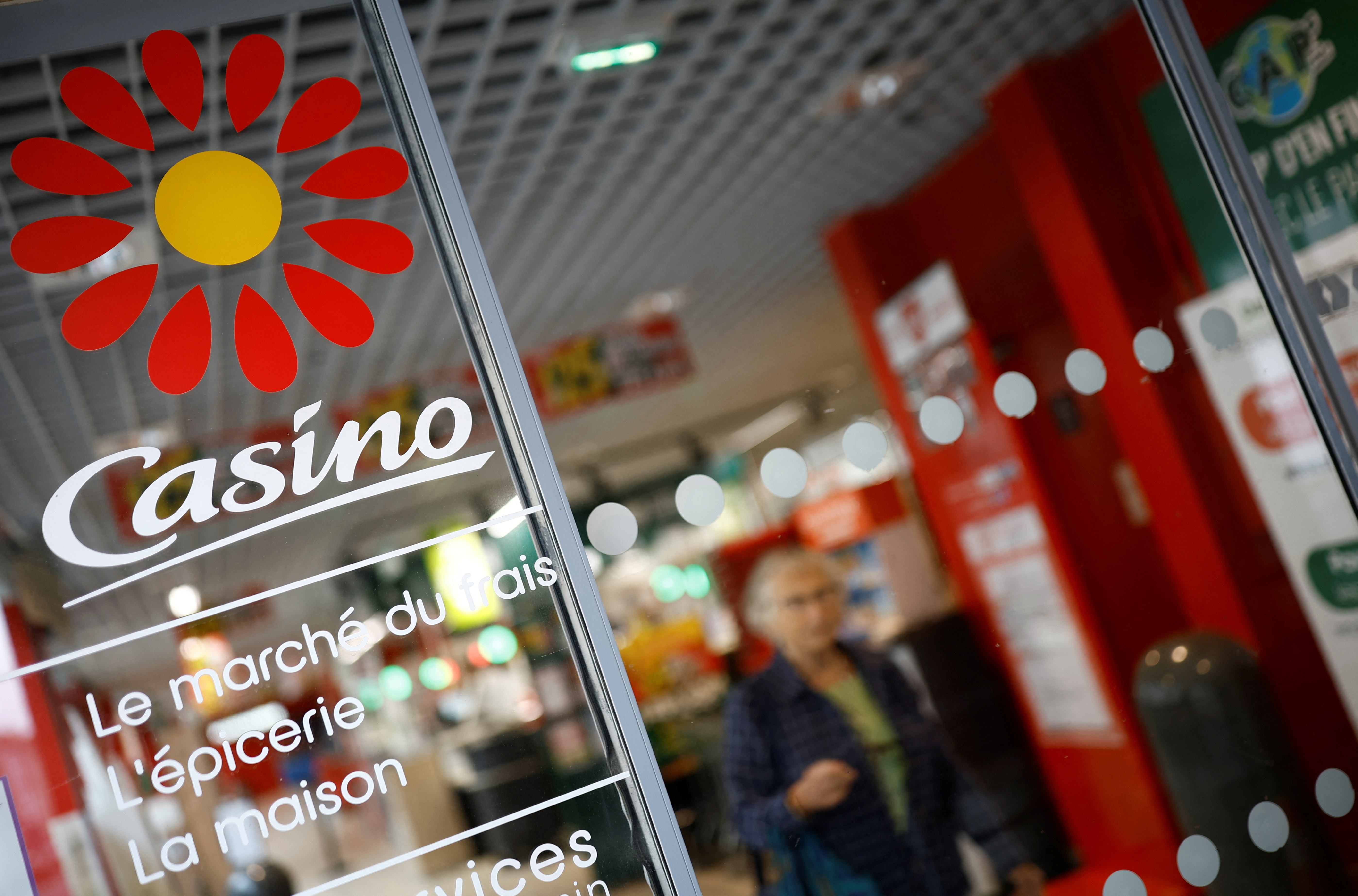 Reprise des magasins Casino : Auchan et Intermarché sont sur les rangs