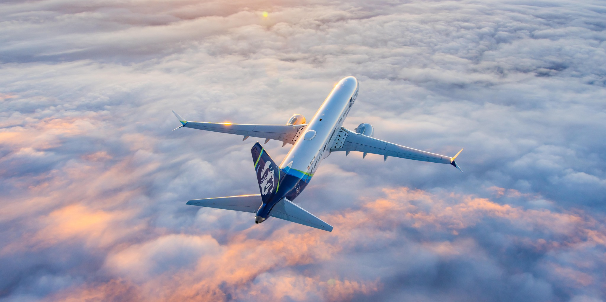 Alaska Airlines rachète Hawaiian Airlines pour s'imposer comme le cinquième transporteur américain