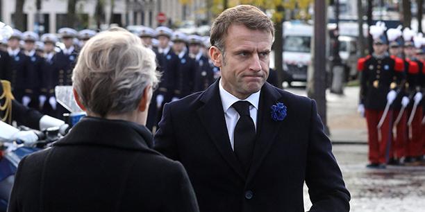 Macron donne « rendez-vous » aux Français et à Borne en janvier