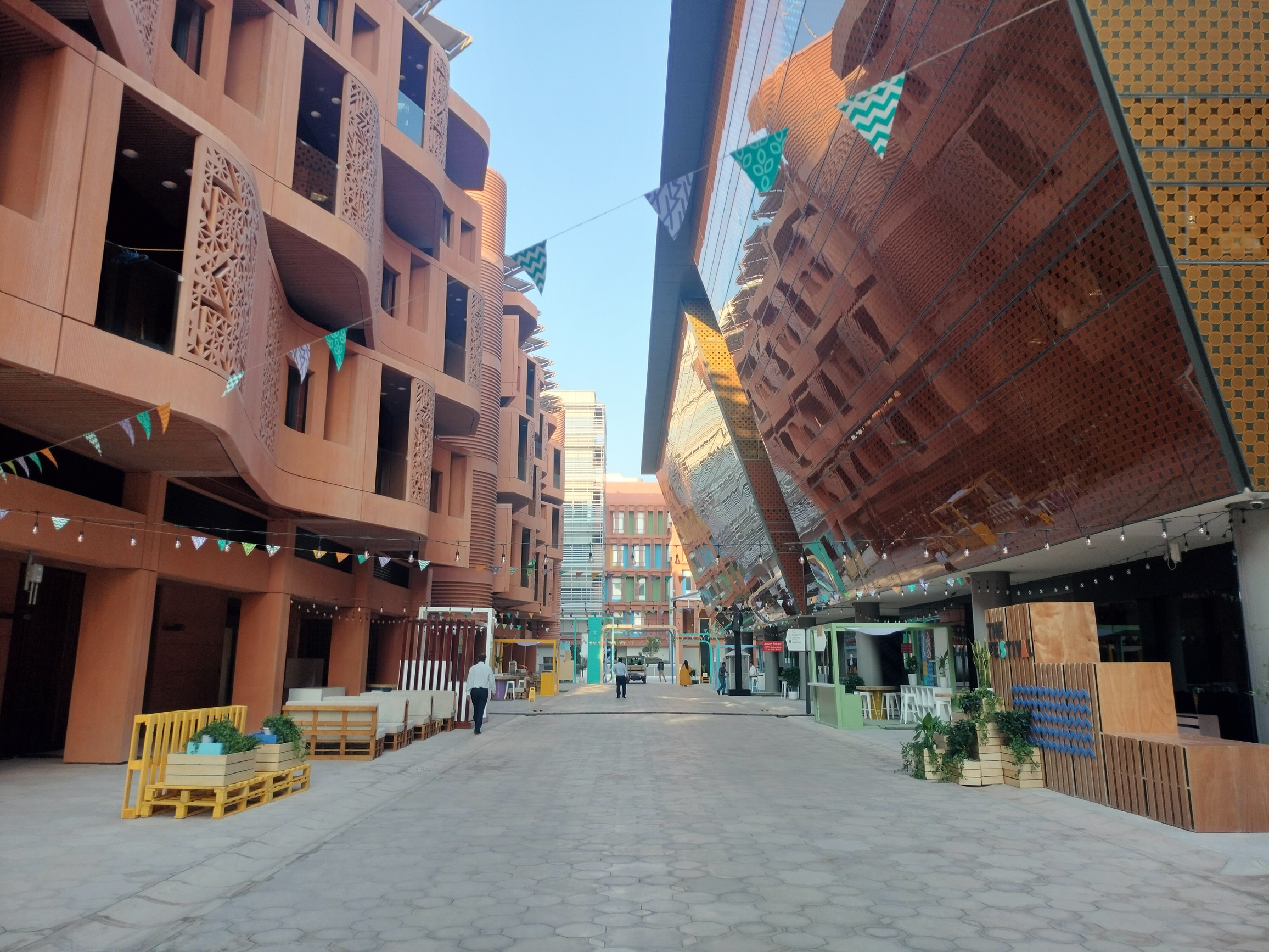 COP28 : immersion à Masdar City (Abou Dhabi), ville du futur et cité fantôme