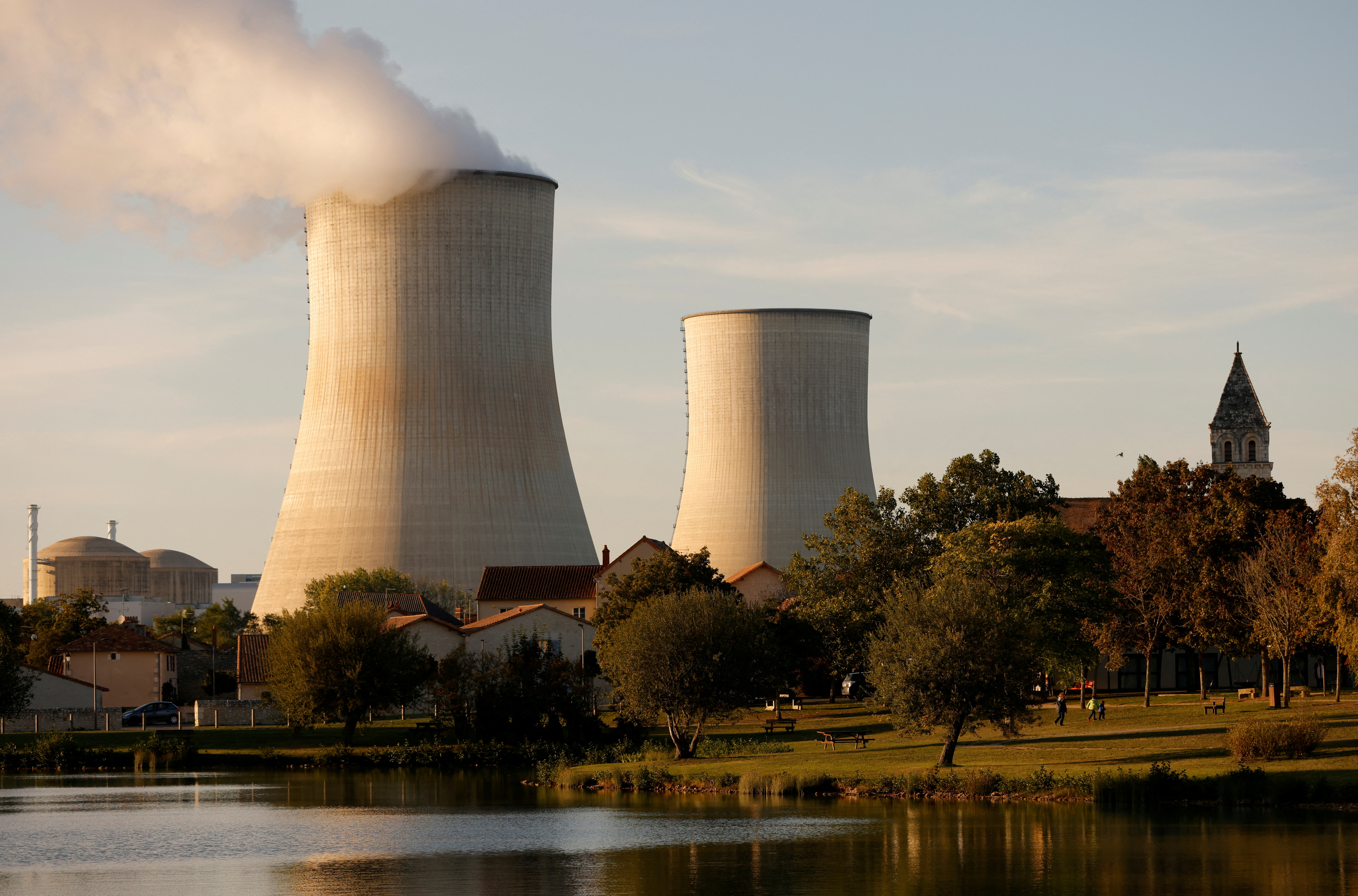 Nucléaire : au Royaume-Uni, EDF va investir 1,5 milliard d'euros pour maintenir en état cinq centrales