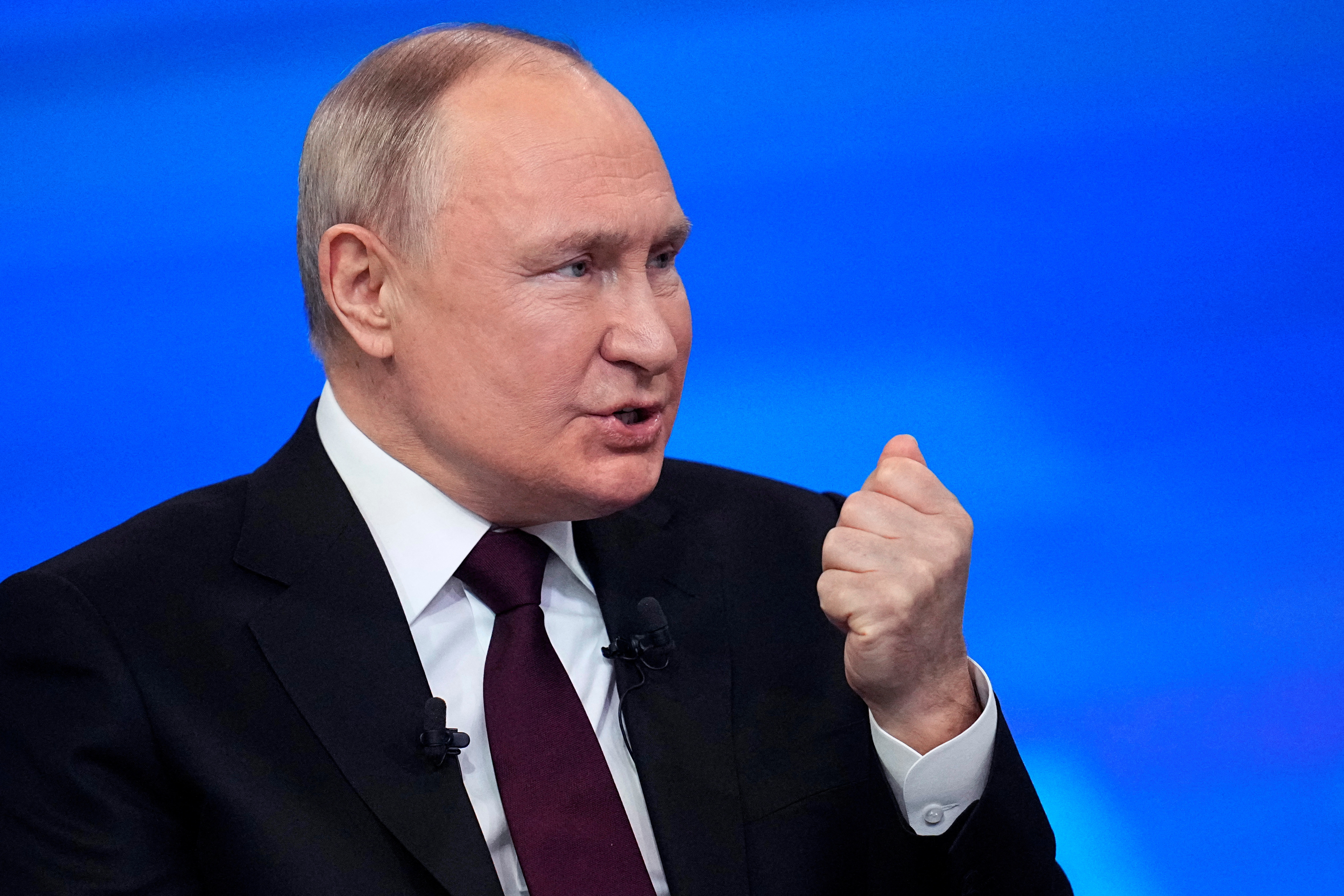 Fausses informations : en Russie, Vladimir Poutine promulgue une loi pour confisquer les biens des détracteurs