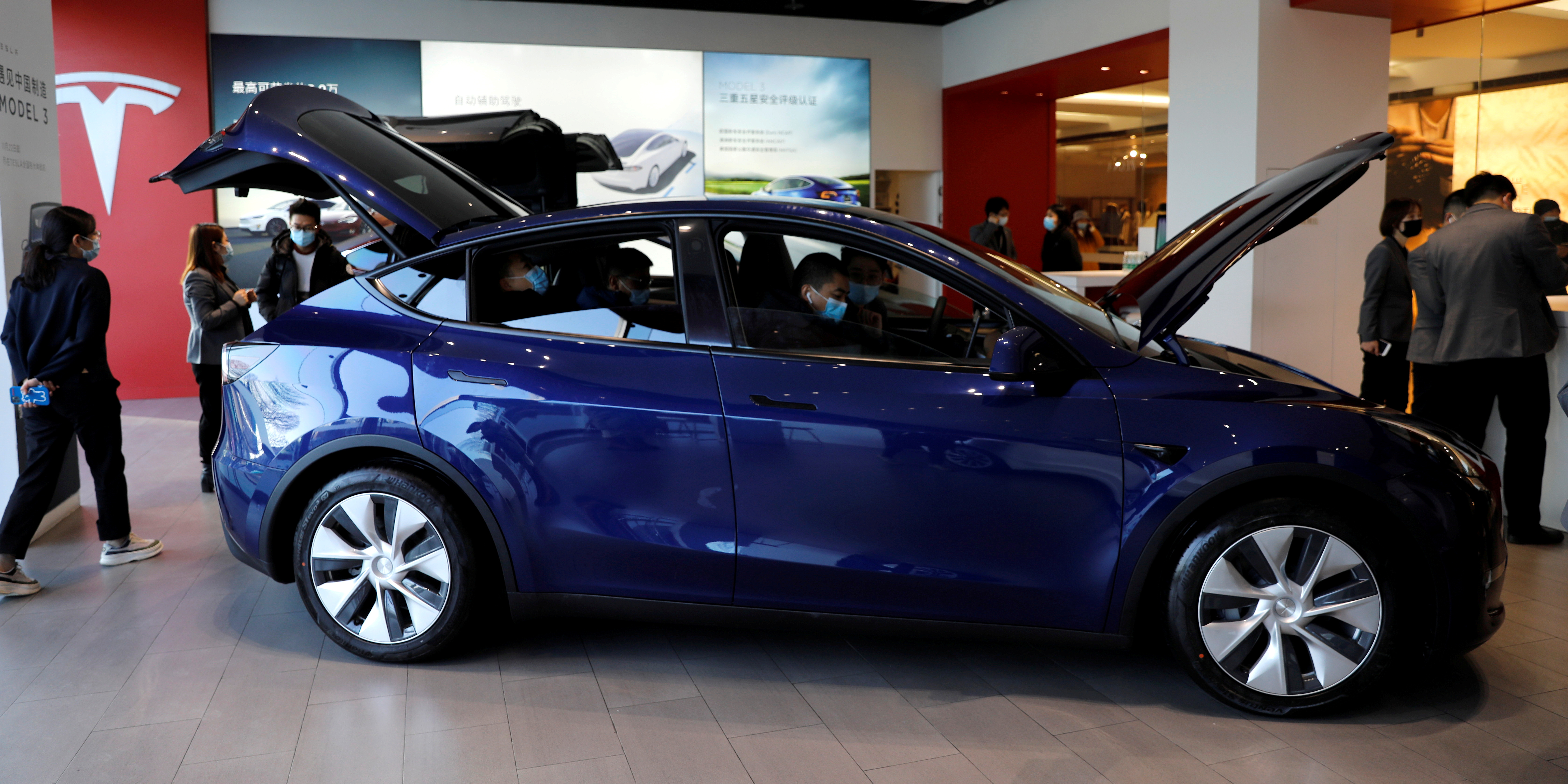 Bonus électrique : les véhicules asiatiques (dont la Dacia Spring) écartés, Tesla sauvé