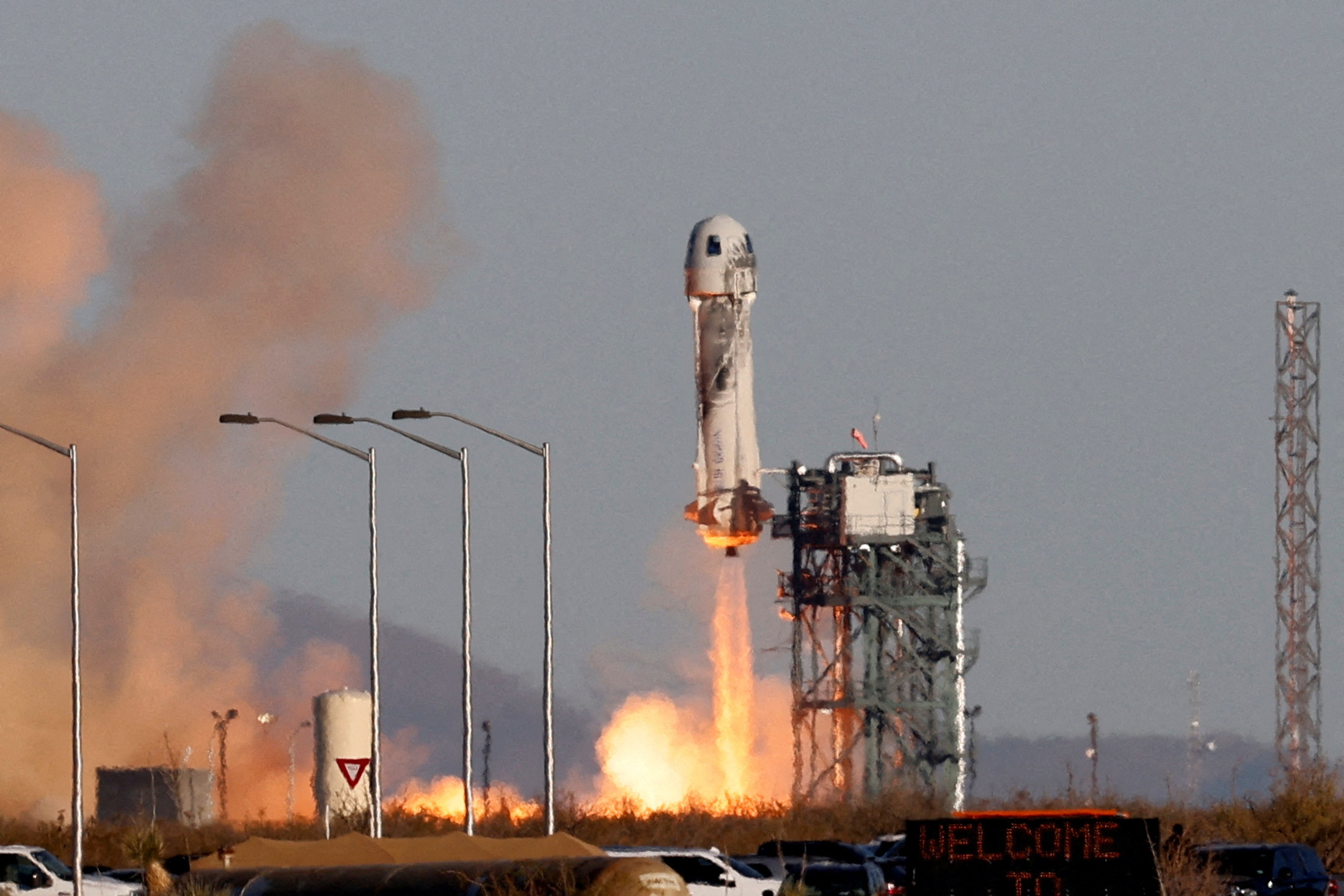 Tourisme spatial : un Français s'est offert un vol à bord d'une fusée de Blue Origin