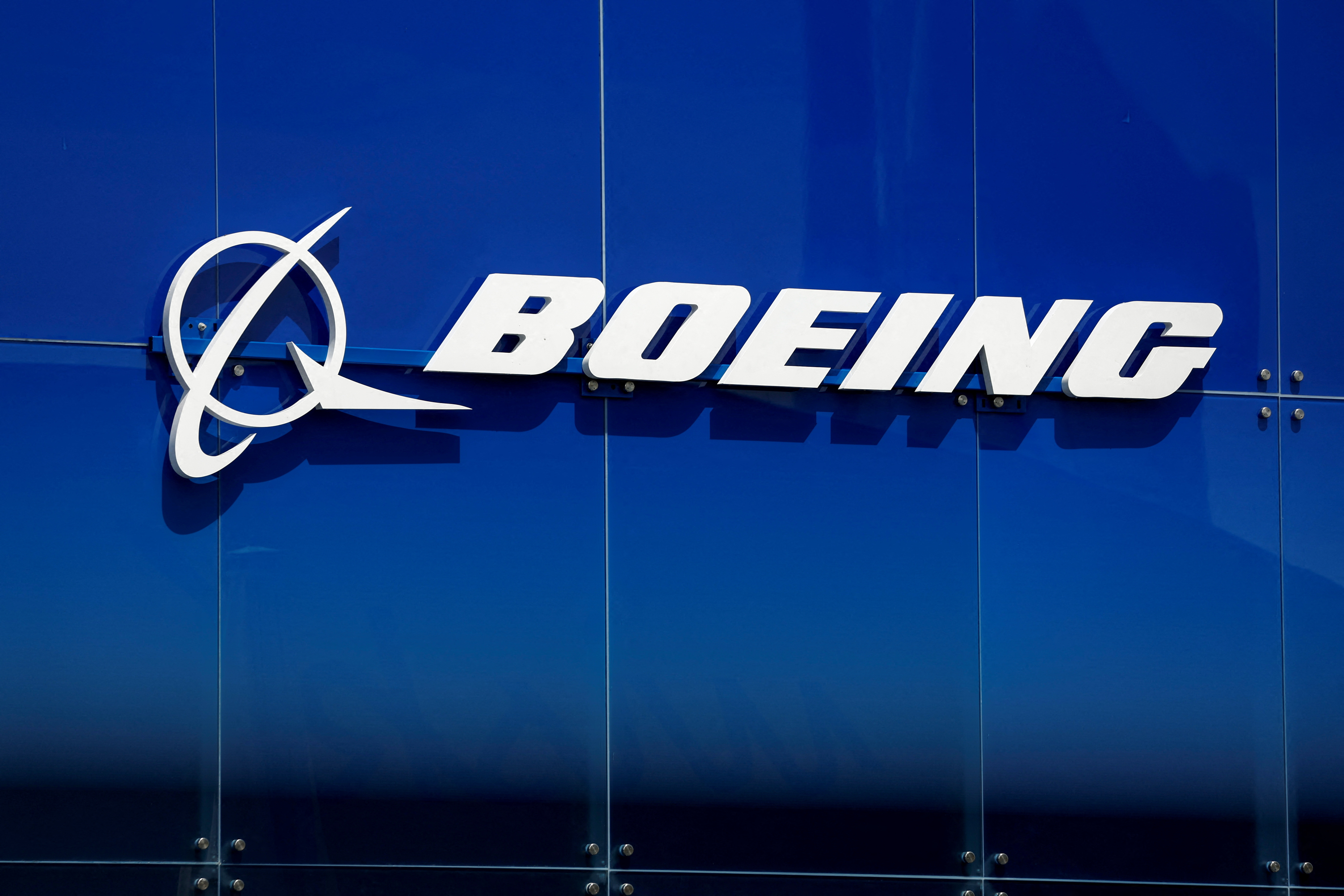 Après la chute d'une porte de 737 MAX, Boeing perd des plumes en Bourse