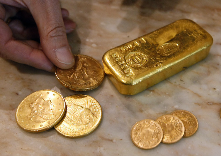 Faiblesse du dollar, perspective de baisse des taux... Le prix de l'or atteint un nouveau record