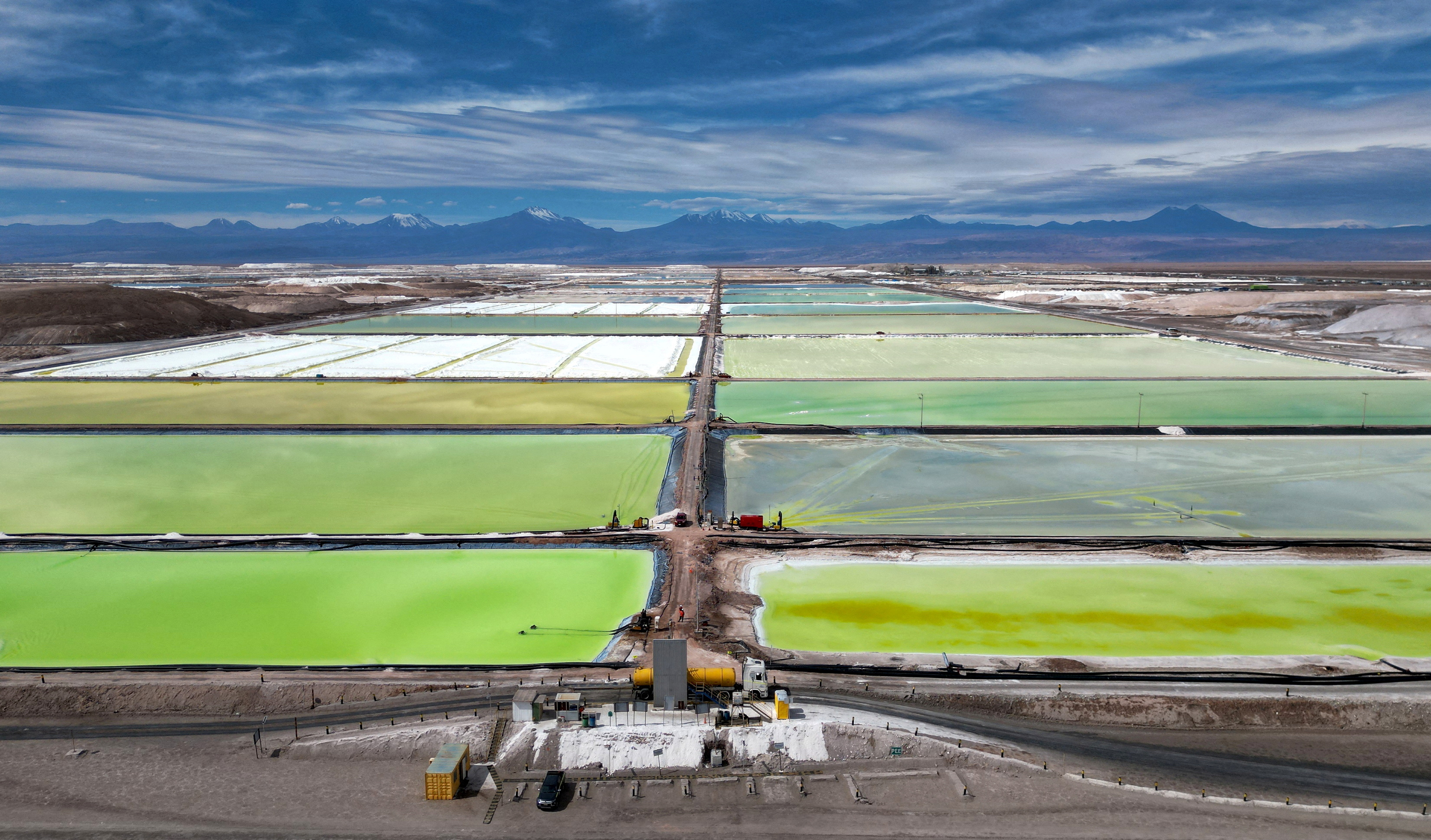 Métaux rares : au Chili, le géant Codelco s'allie avec SQM pour doubler l'extraction de lithium dans le désert d'Atacama
