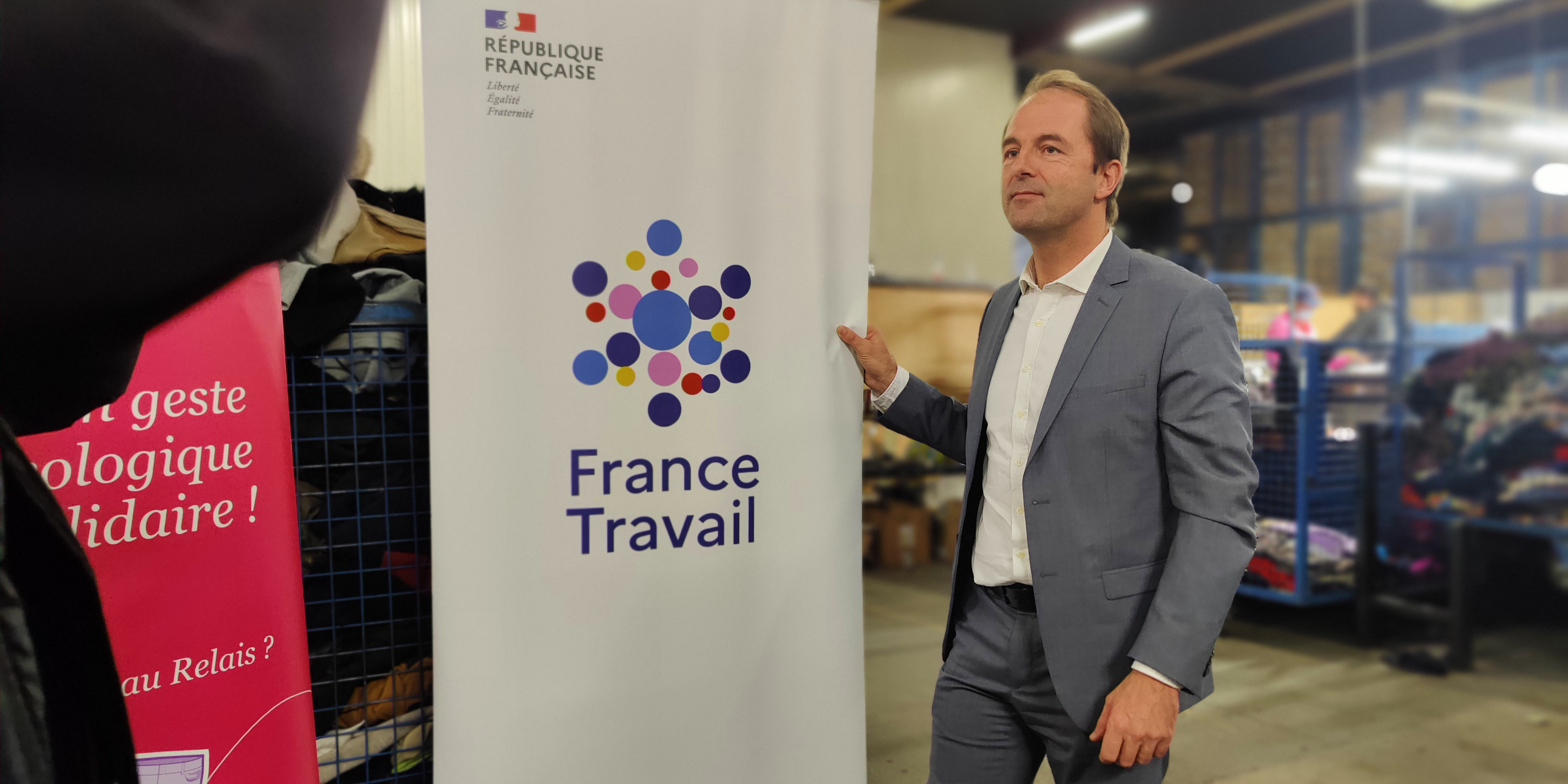 Plus de contrôles et du « sur-mesure » : les recettes de France Travail pour atteindre le plein emploi