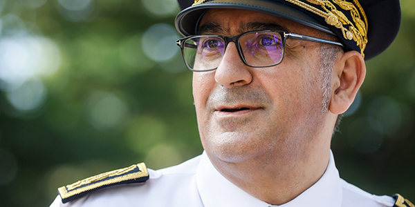 Paris : un homme menace de se faire exploser dans le consulat d'Iran, intervention policière imminente