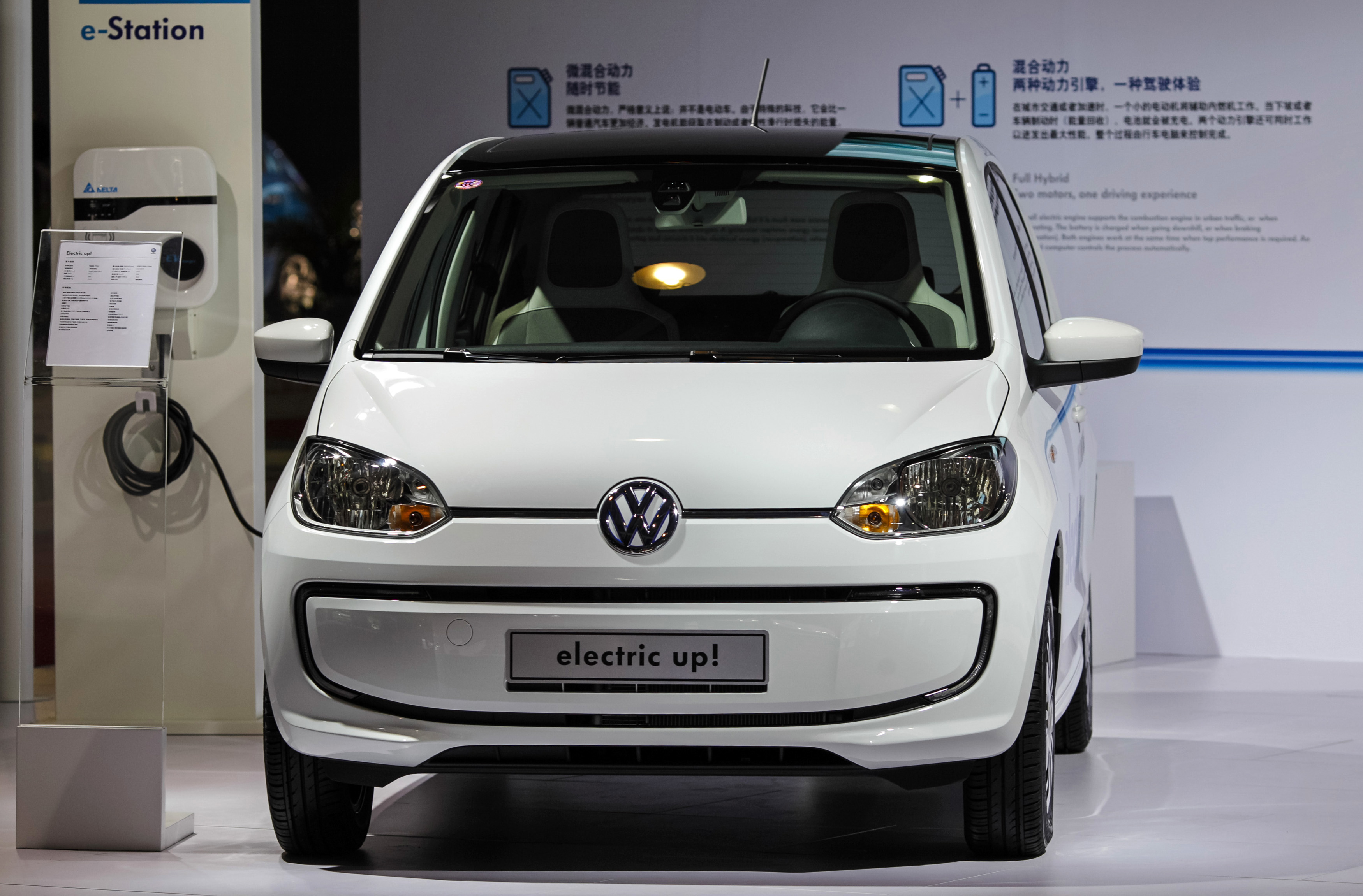 Voiture électrique : Volkswagen se lance dans le leasing social avec ces  deux modèles