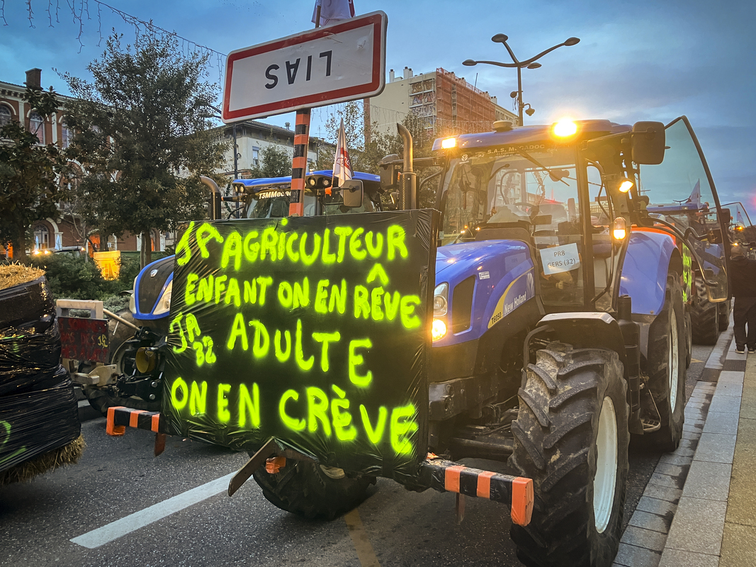 Colère agricole : la frontière entre la France et l'Espagne bloquée par des agriculteurs