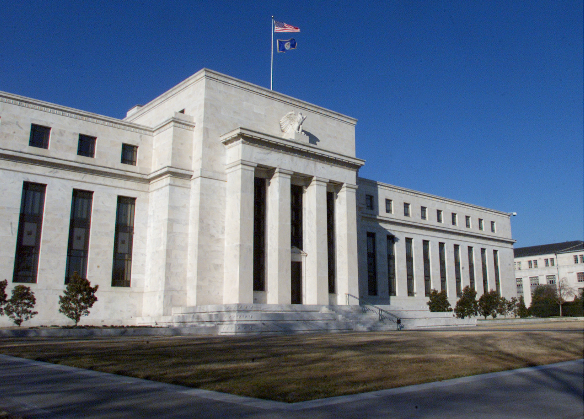 Etats-Unis : la Fed pourrait abaisser ses taux dès l'été, avance un responsable