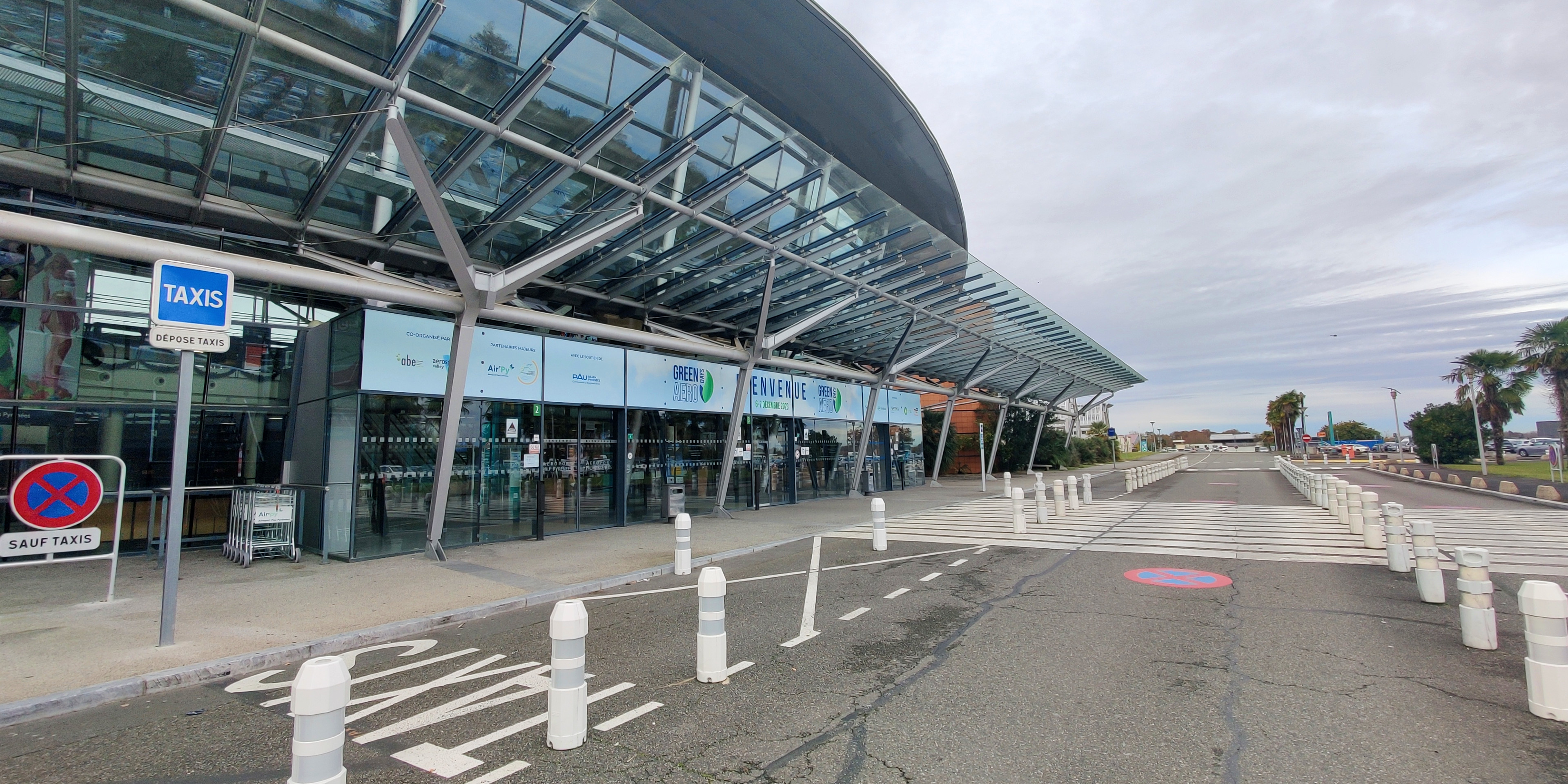 Etranglé par la concurrence de Tarbes, l'aéroport de Pau-Pyrénées est-il condamné ?