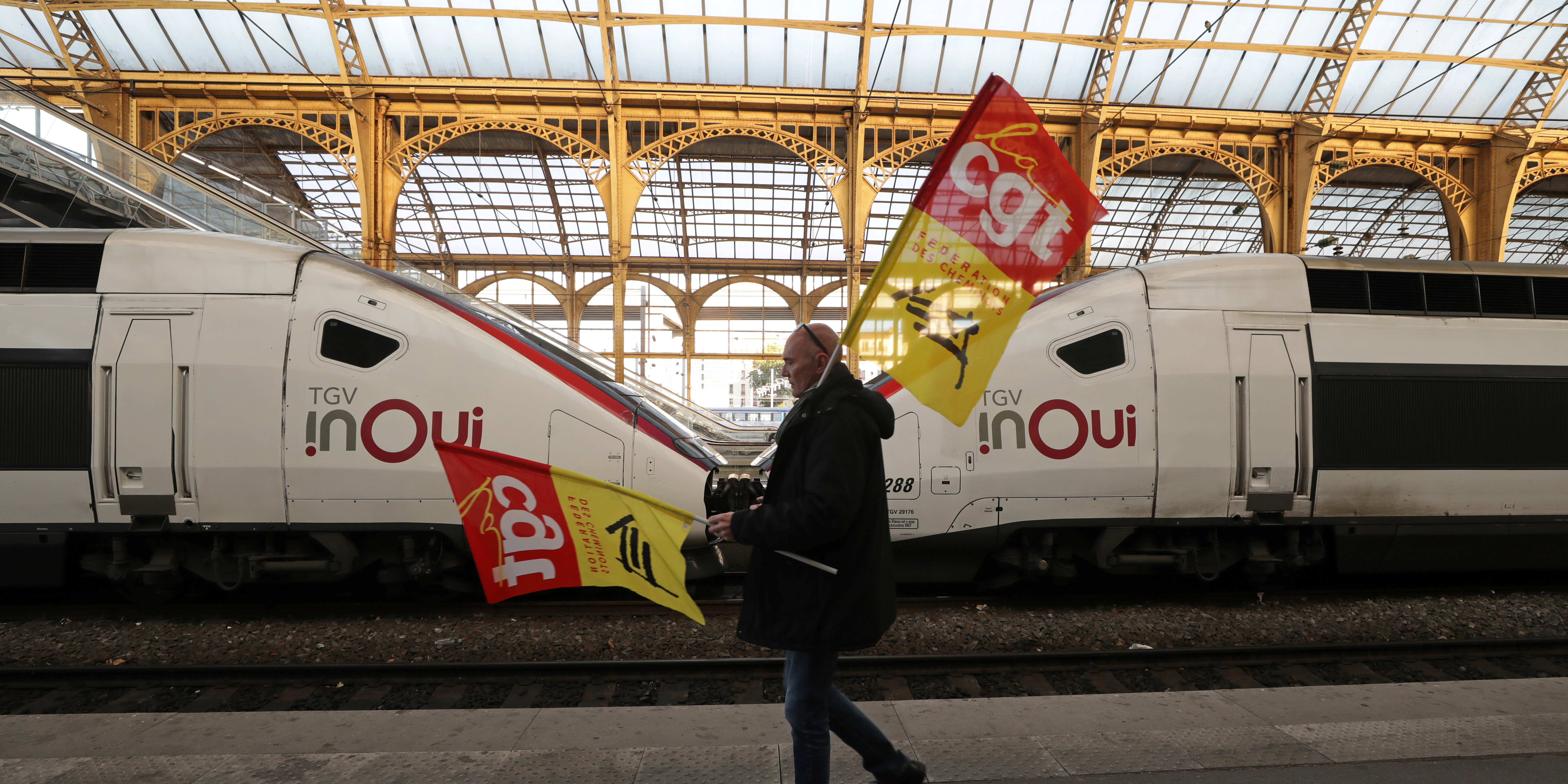 Grève des contrôleurs: la SNCF va tenter d'assurer un TGV sur deux ce week-end