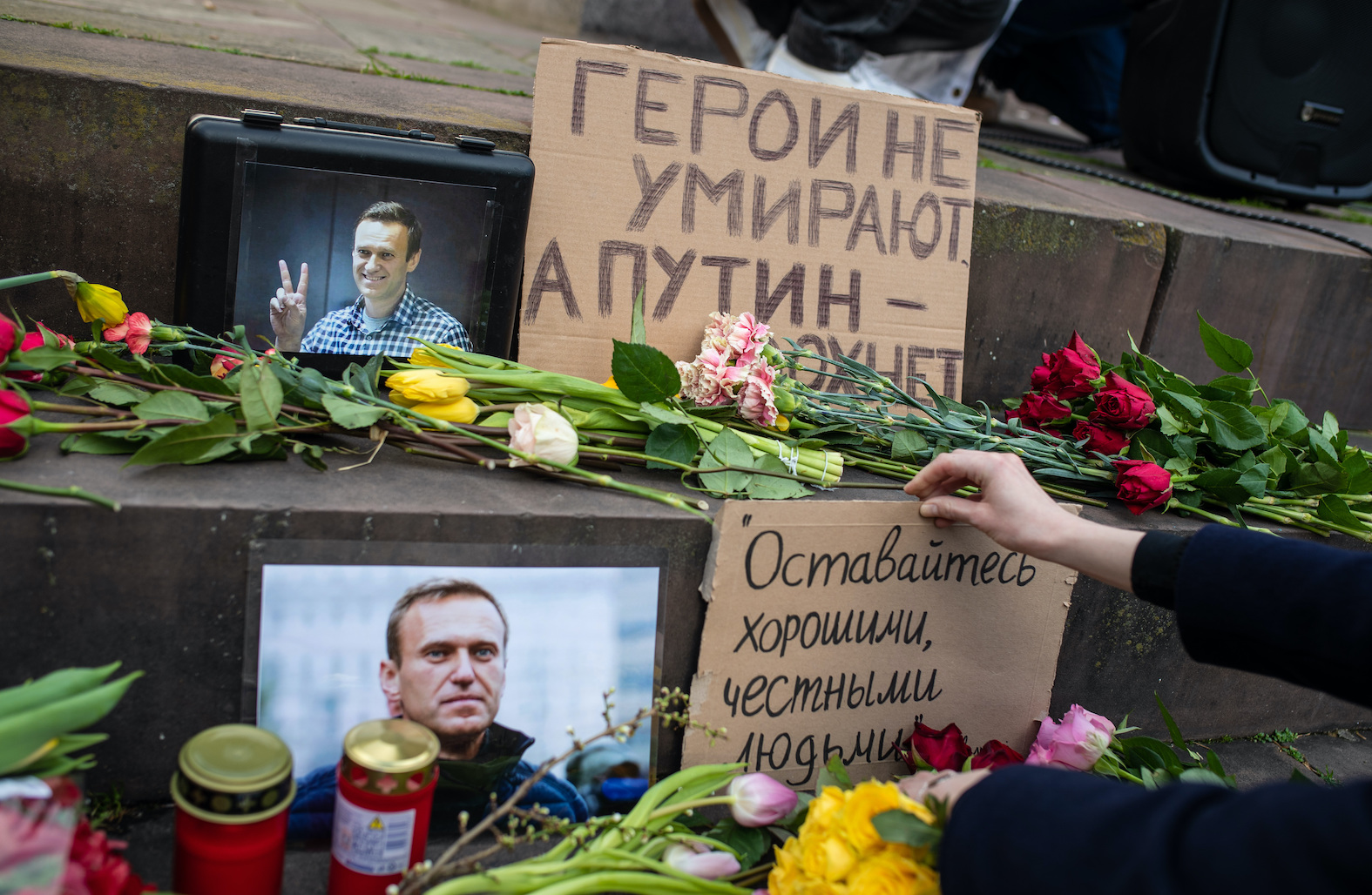 A Moscou, l'ambassadrice des Etats-Unis rend hommage à Alexeï Navalny