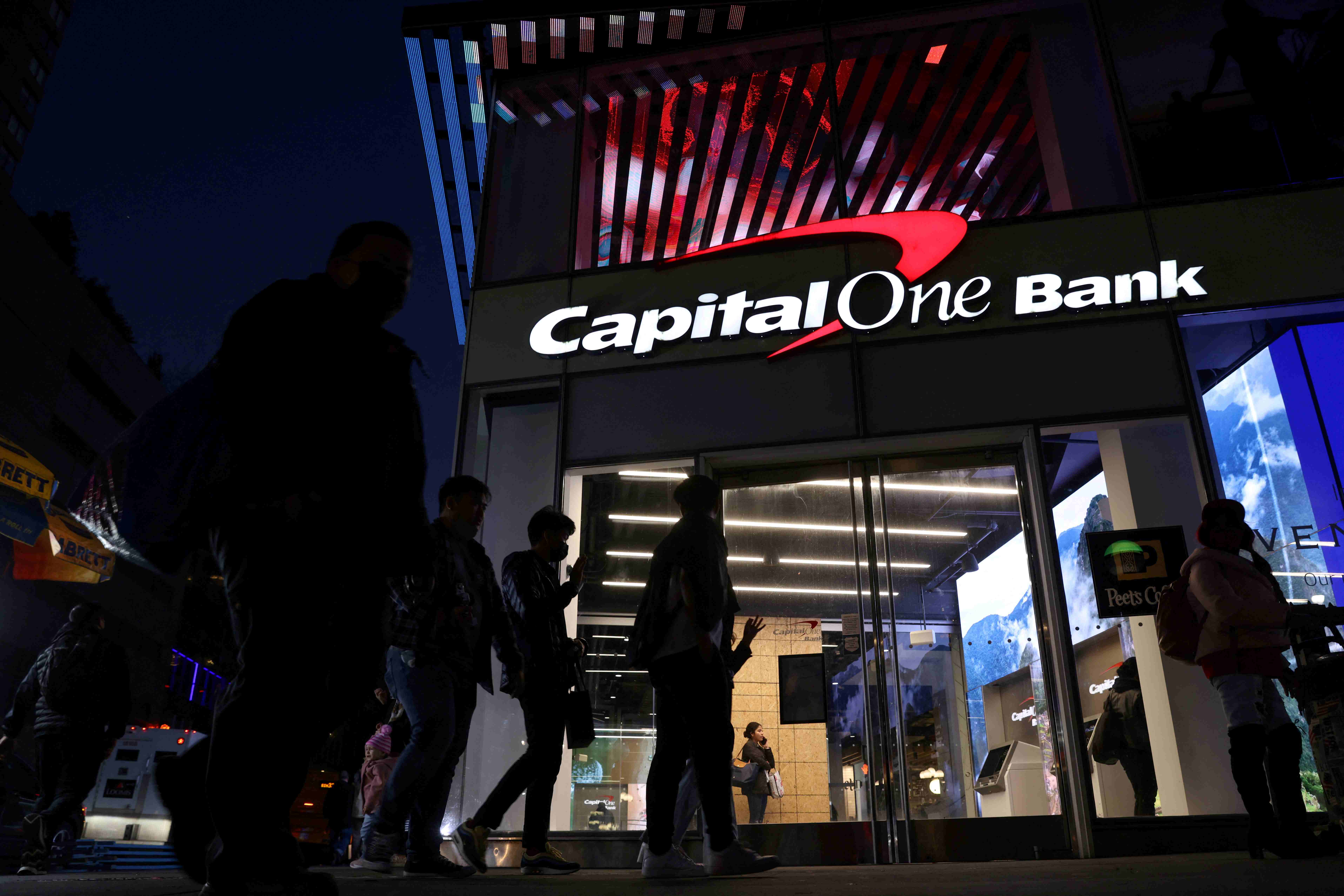 Opération d'ampleur dans les paiements, Capital One lance une méga-fusion avec Discover