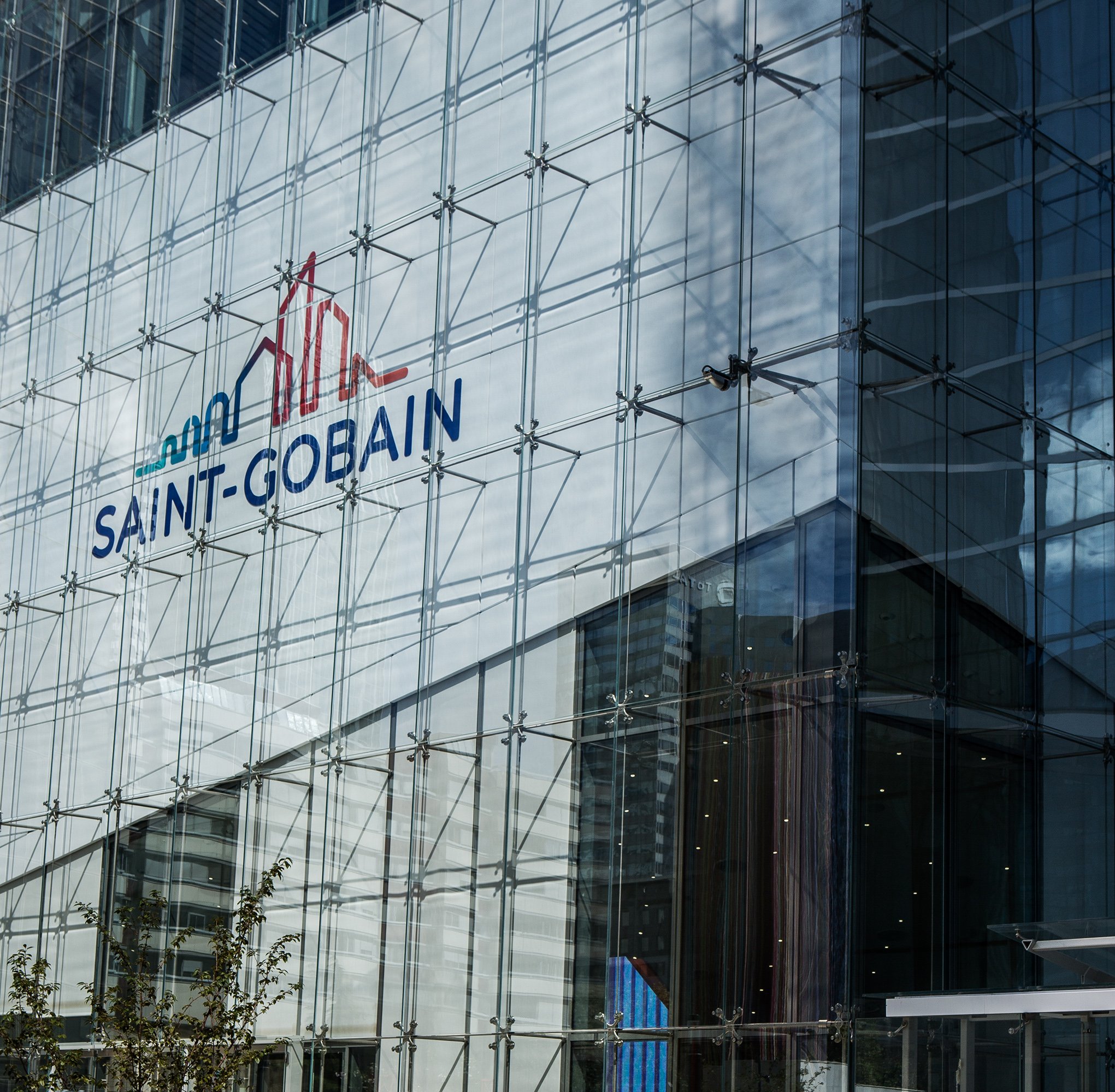 Après Rockwool, Saint-Gobain se renforce dans la laine de roche bas carbone