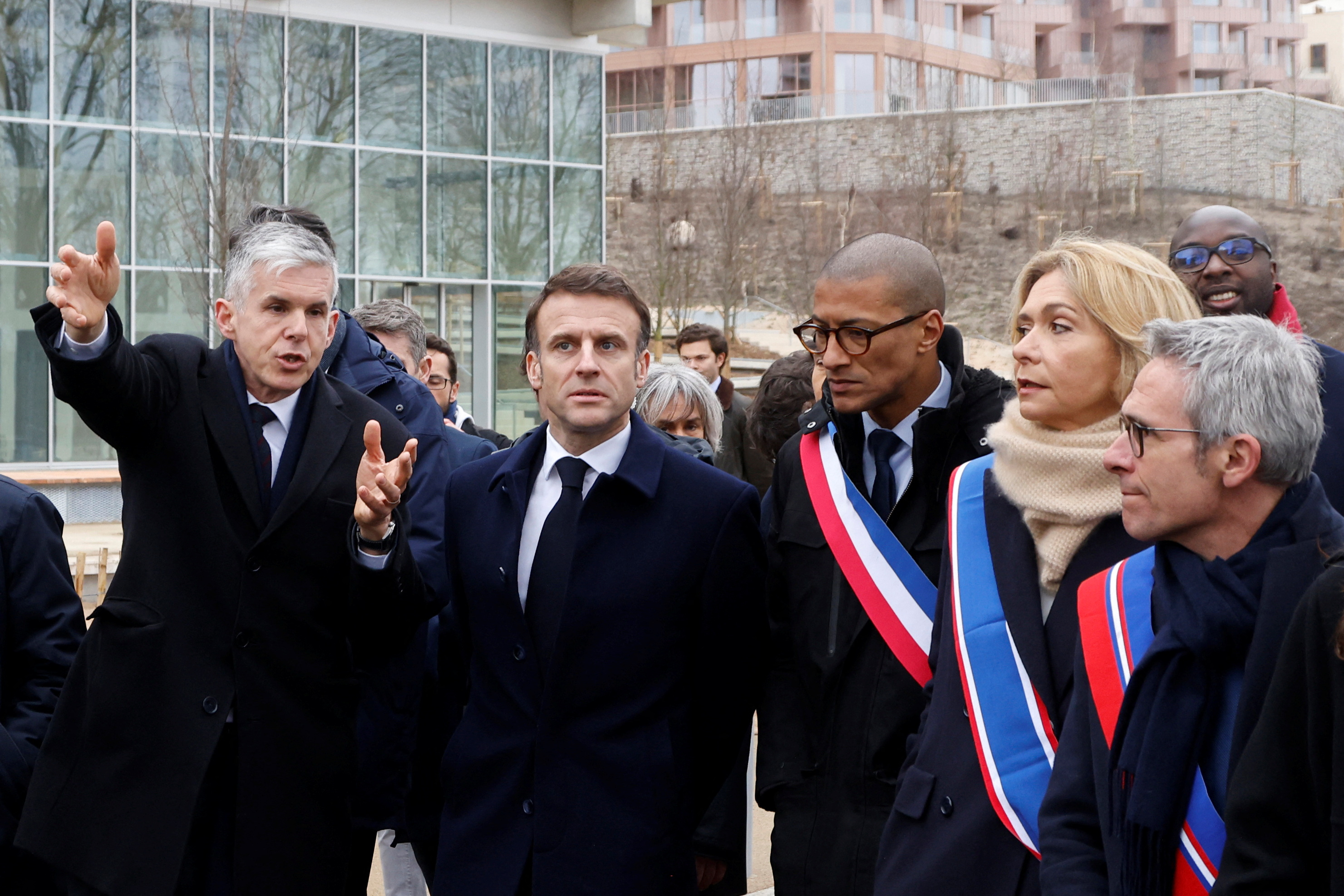 En pleine crise du logement, Macron inaugure le Village olympique, symbole de l'immobilier de demain