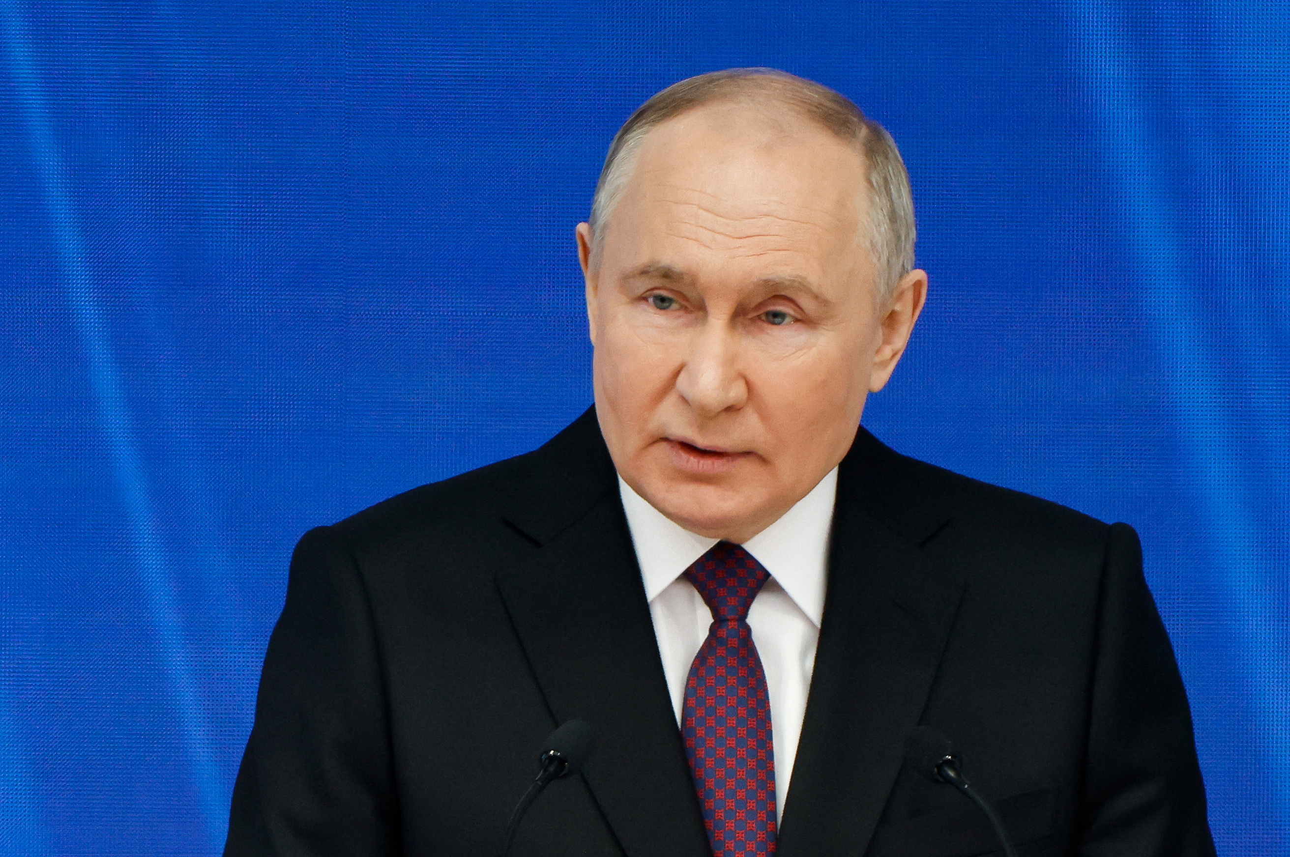 En réponse aux propos de Macron, Poutine brandit la menace d'un conflit nucléaire