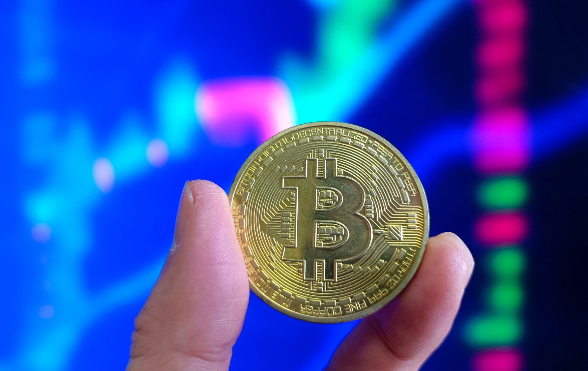 Bitcoin : pourquoi les femmes investissent moins que les hommes dans les cryptomonnaies