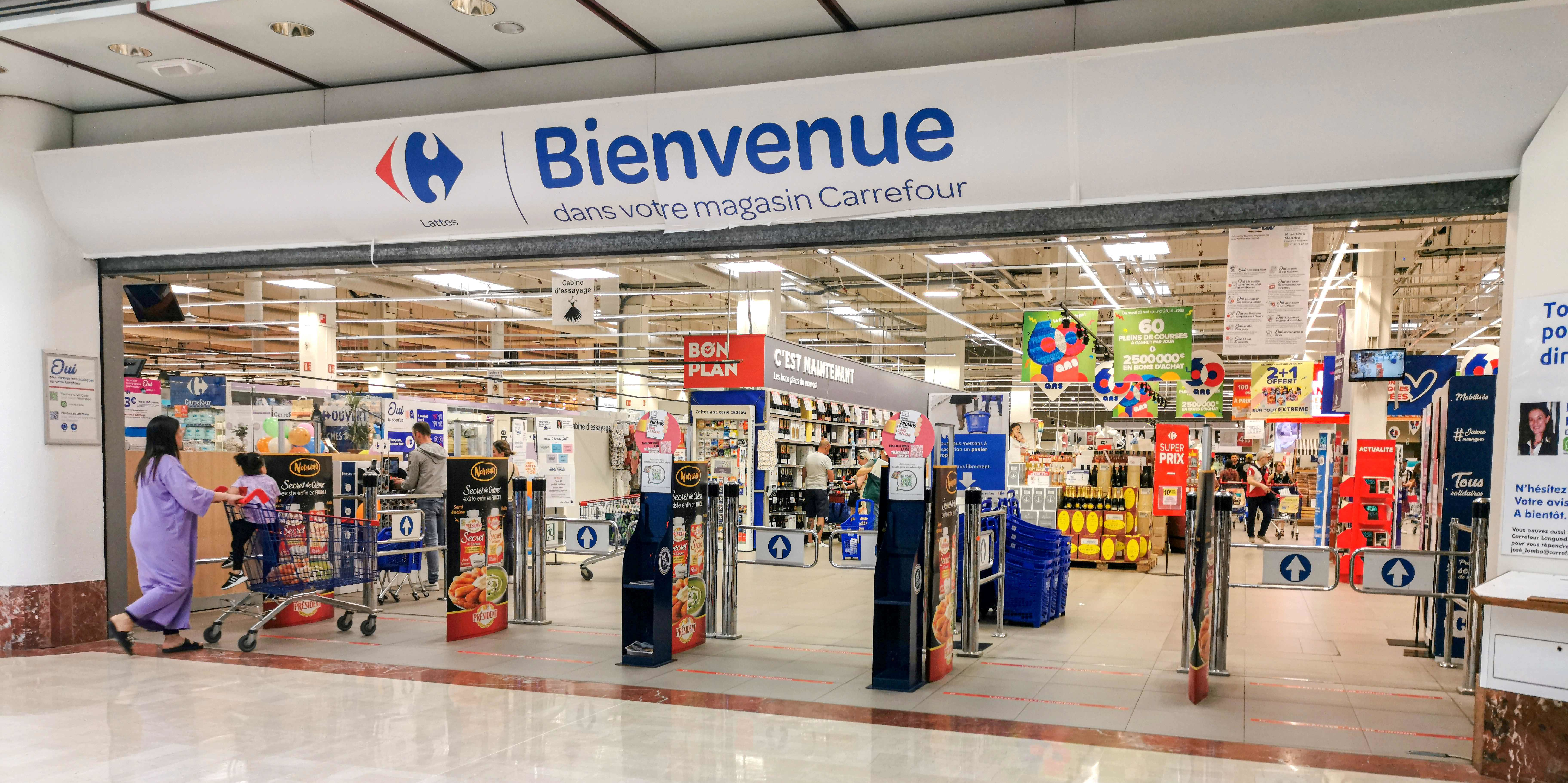 La CFDT accuse Carrefour de « délocalisations locales » et l'attaque en justice
