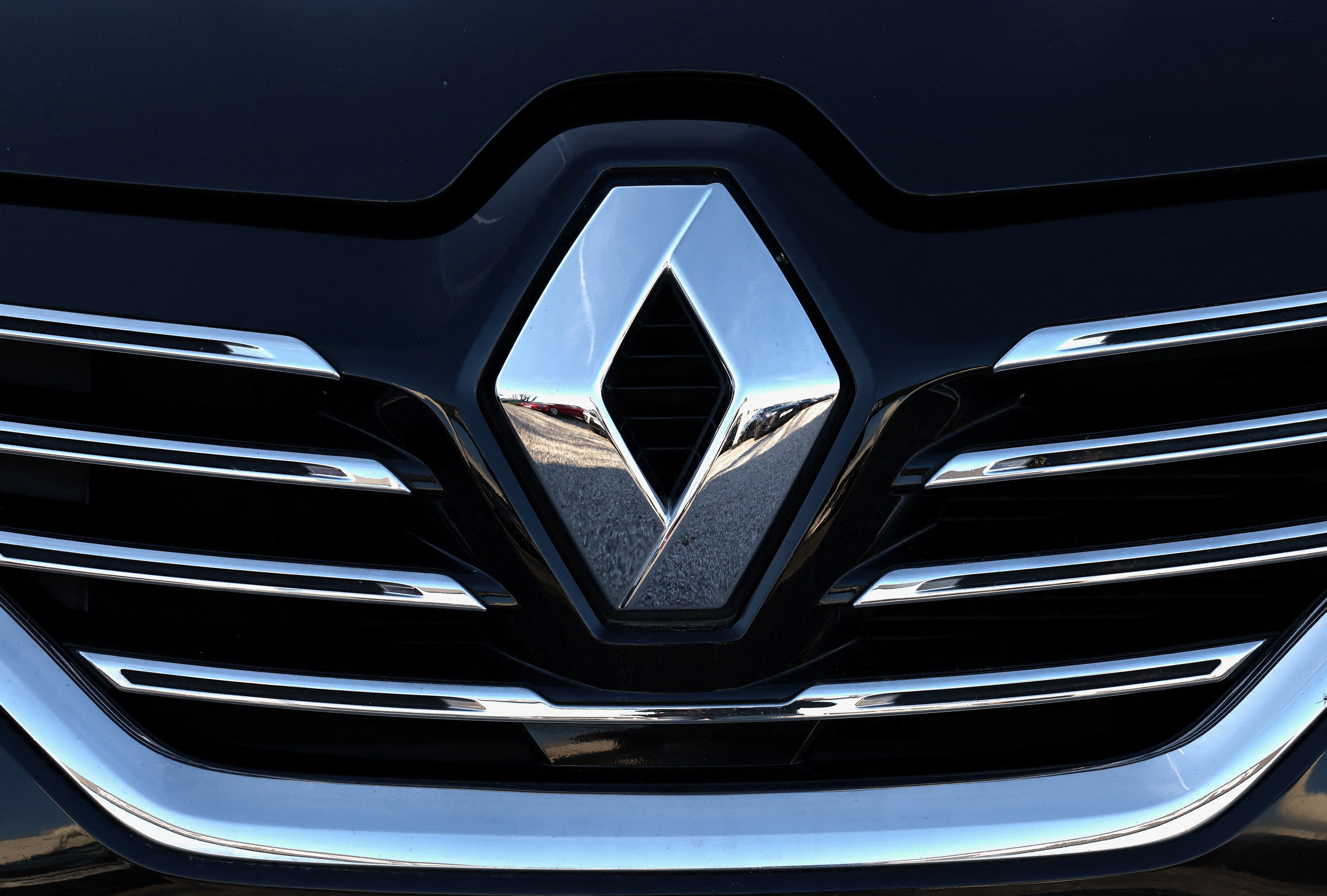 Malgré la chute des ventes de Dacia, Renault progresse plus vite que Stellantis en France
