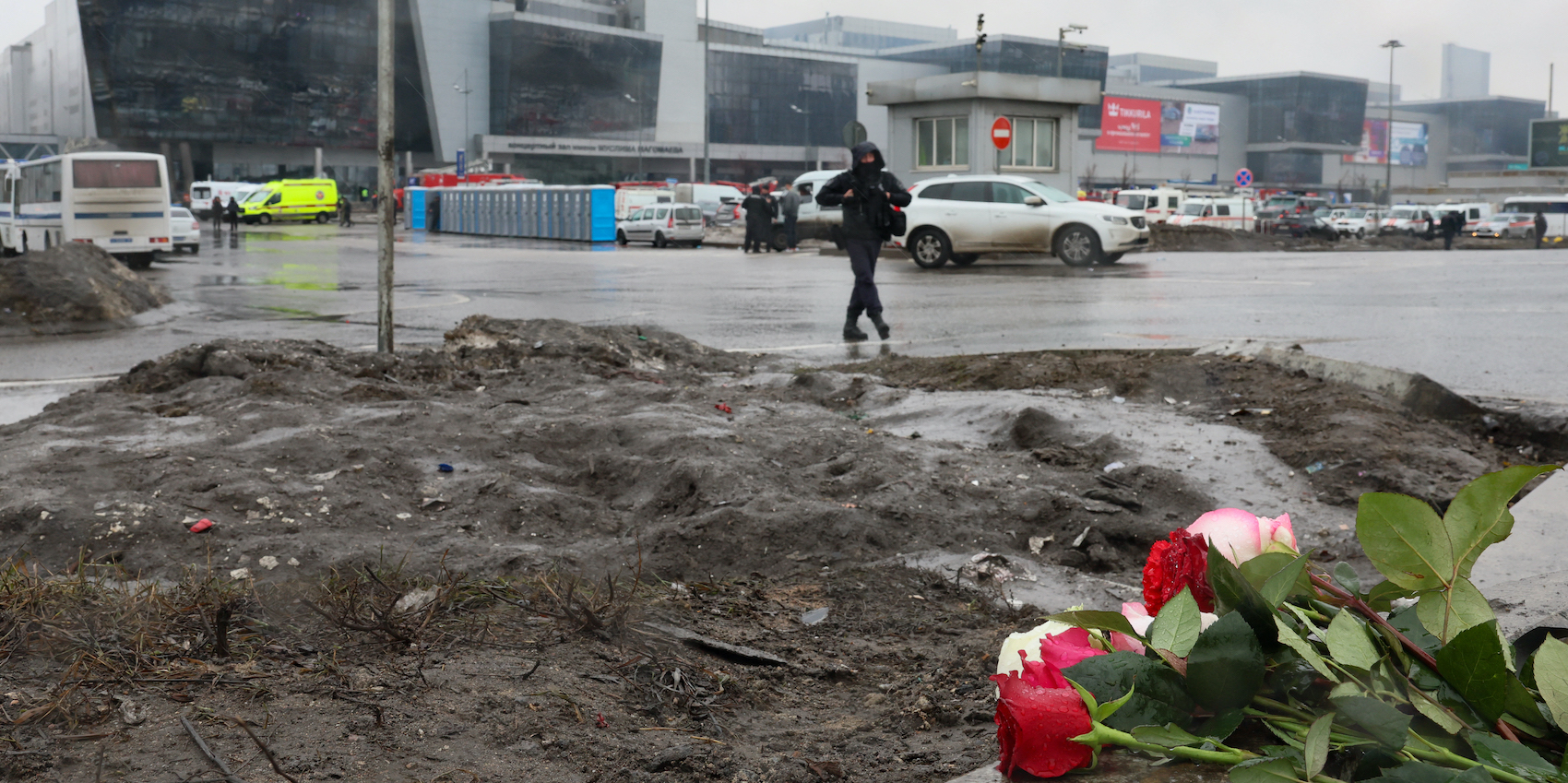 Une fusillade revendiquée par l'Etat islamique fait plus de 60 morts à Moscou