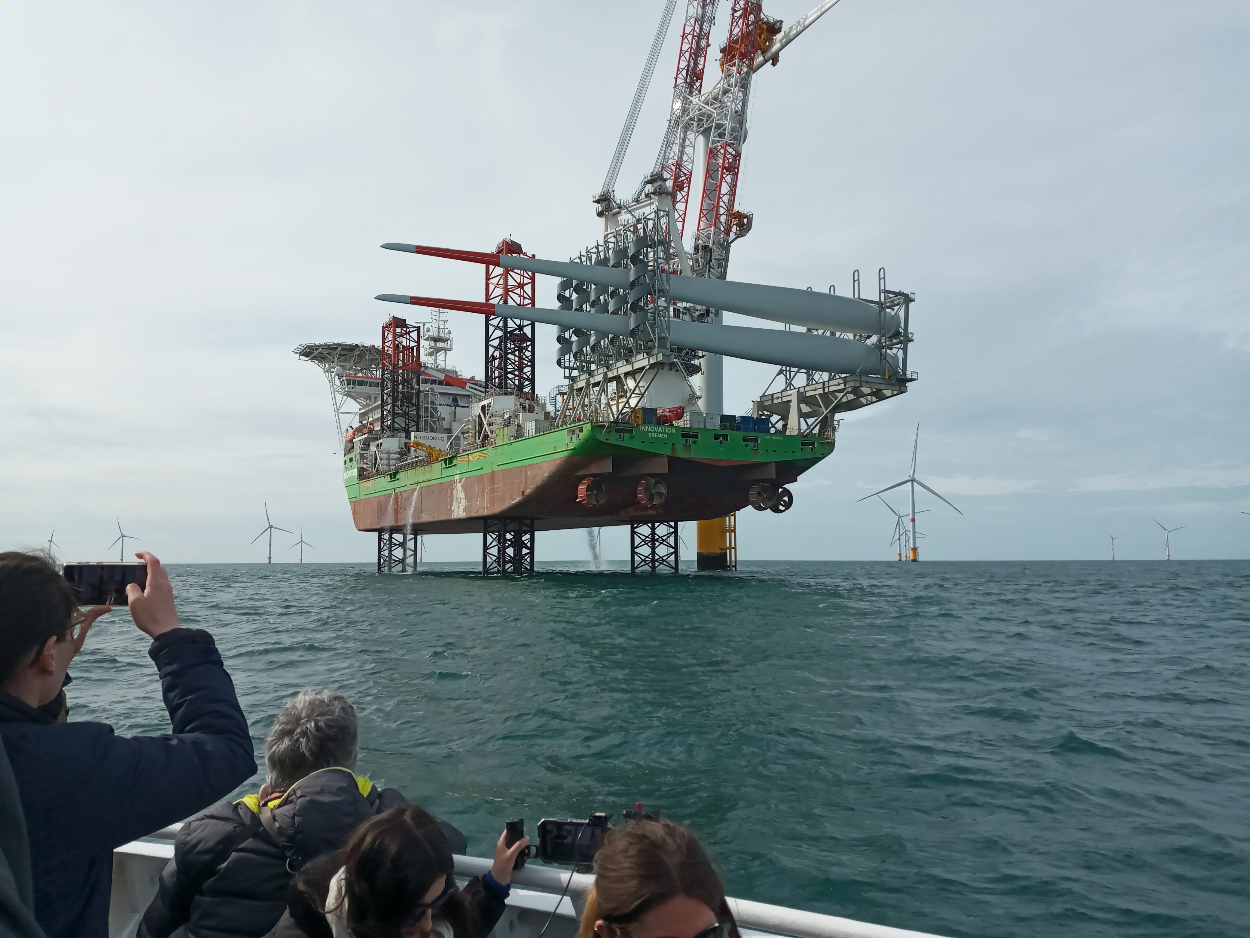 Eolien en mer et nucléaire : Macron va défendre sa politique énergétique à Fécamp et Flamanville