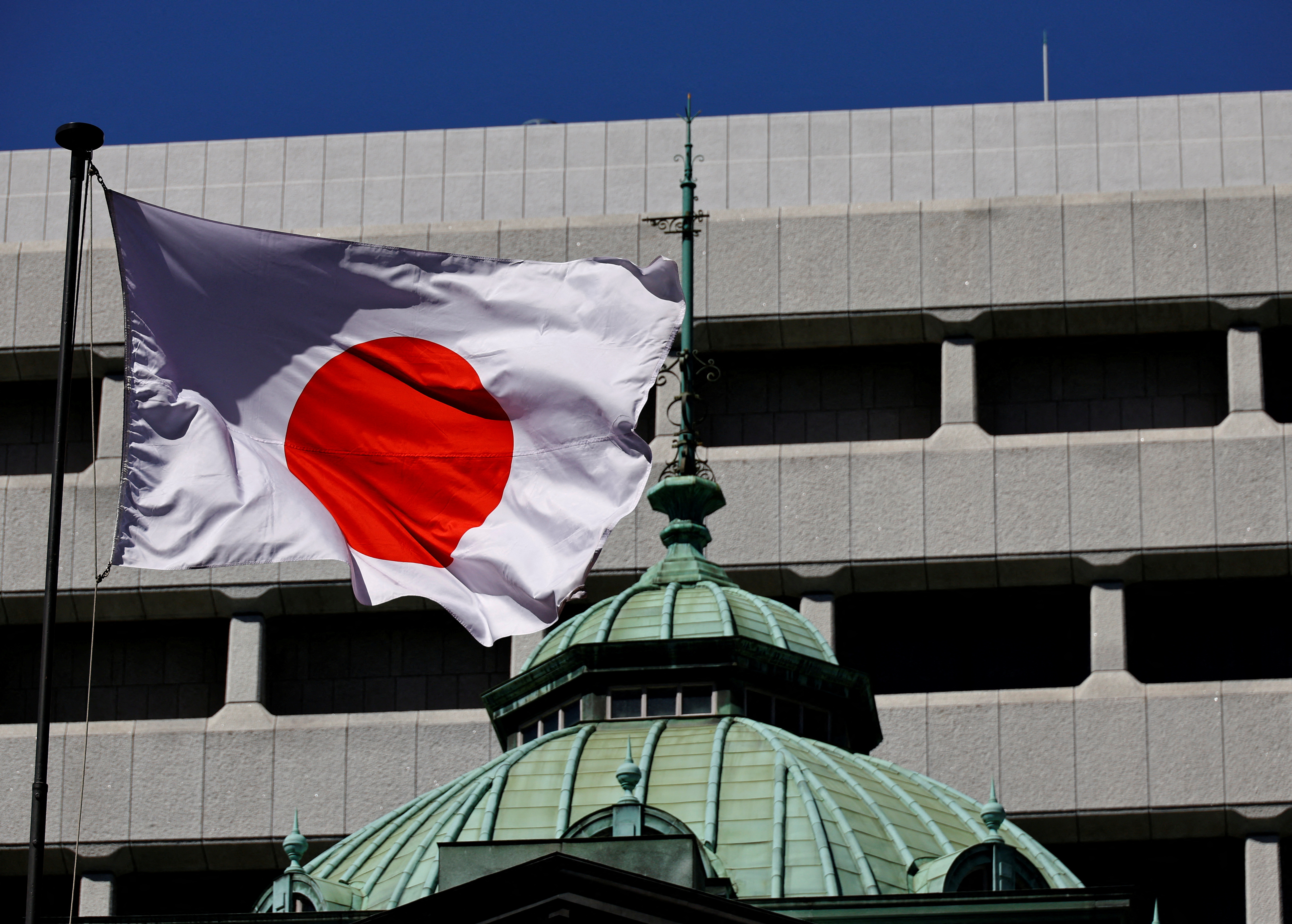 Bourse de Tokyo : l'indice Nikkei enregistre sa pire chute en points depuis plus de trois ans après les explosions en Iran