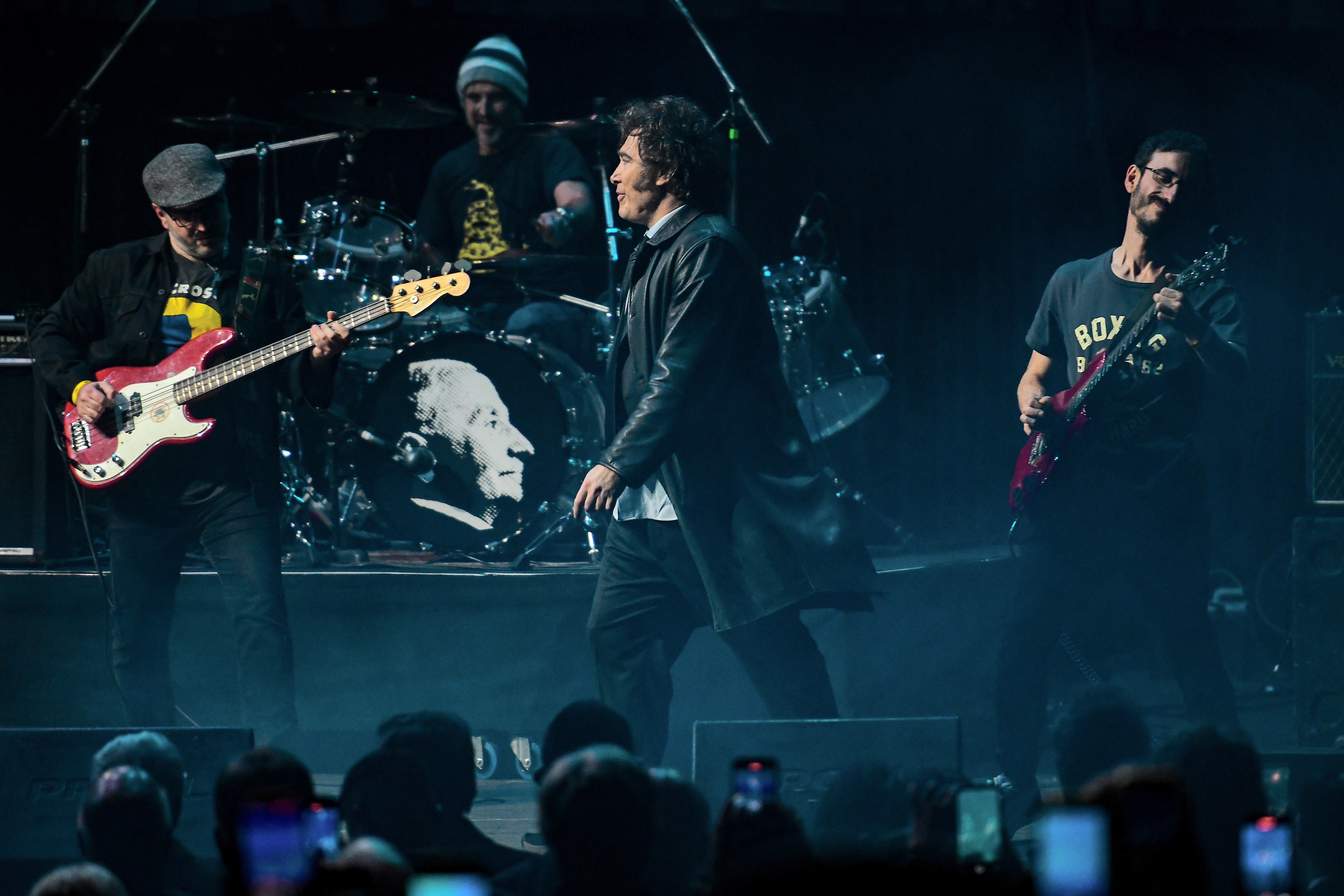 Hard rock, libéralisme, autopromotion : le show détonant du président Milei en Argentine